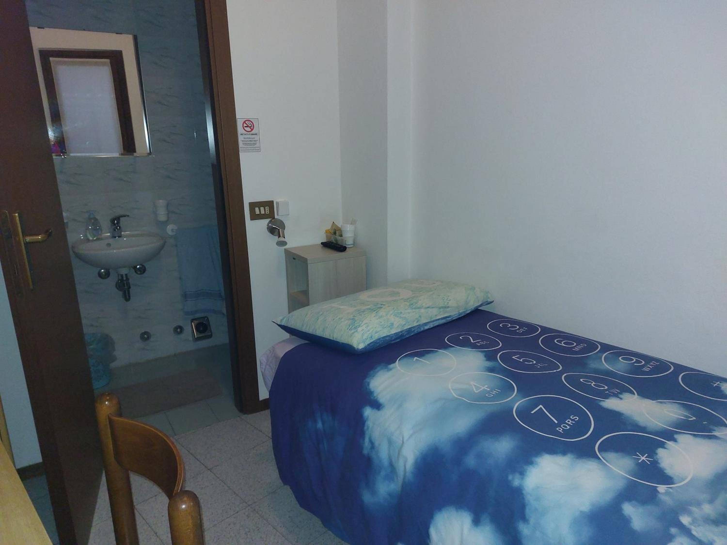 Single Room photo 3