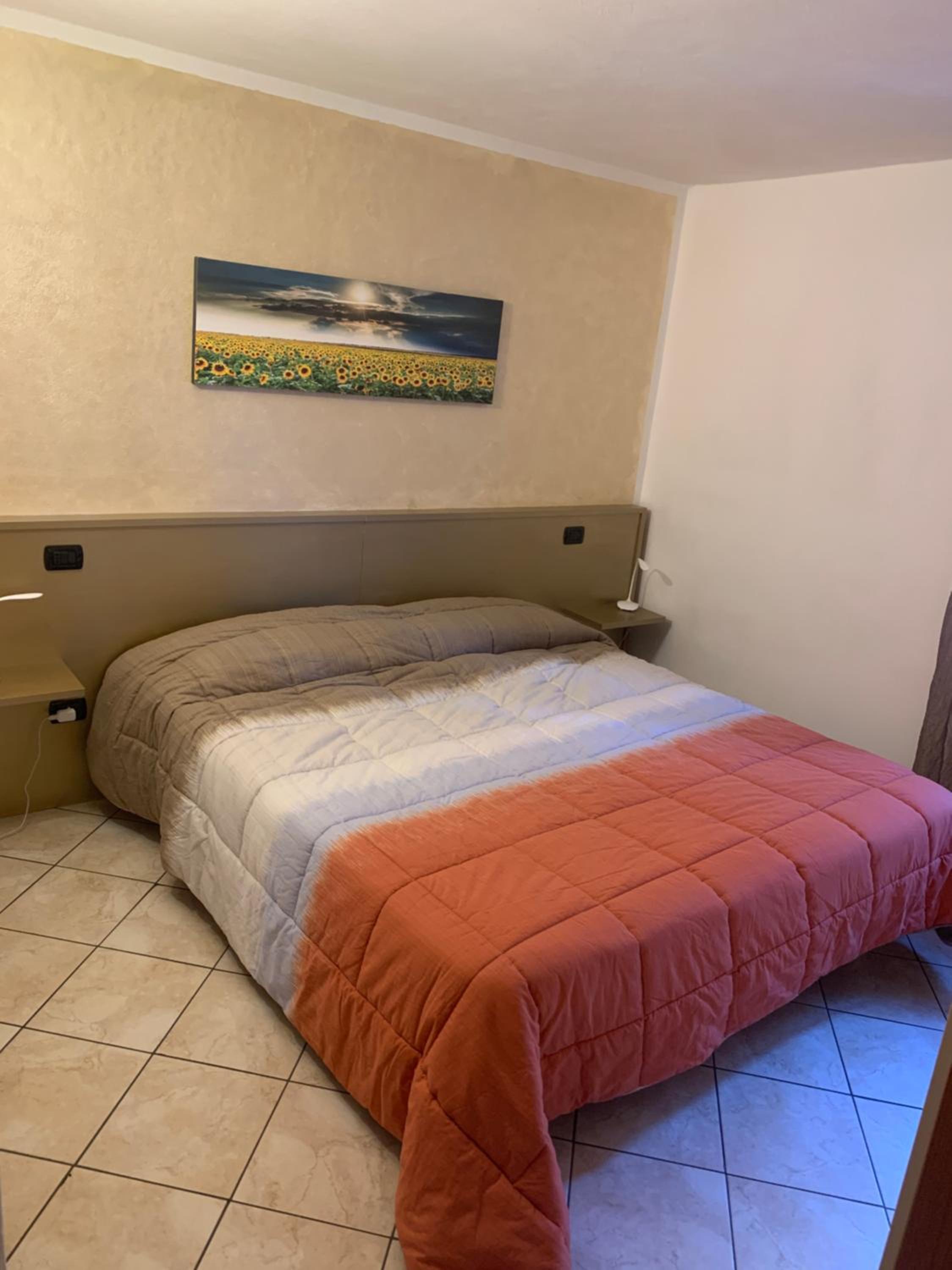 Double Room with Private Bathroom - Photo 8