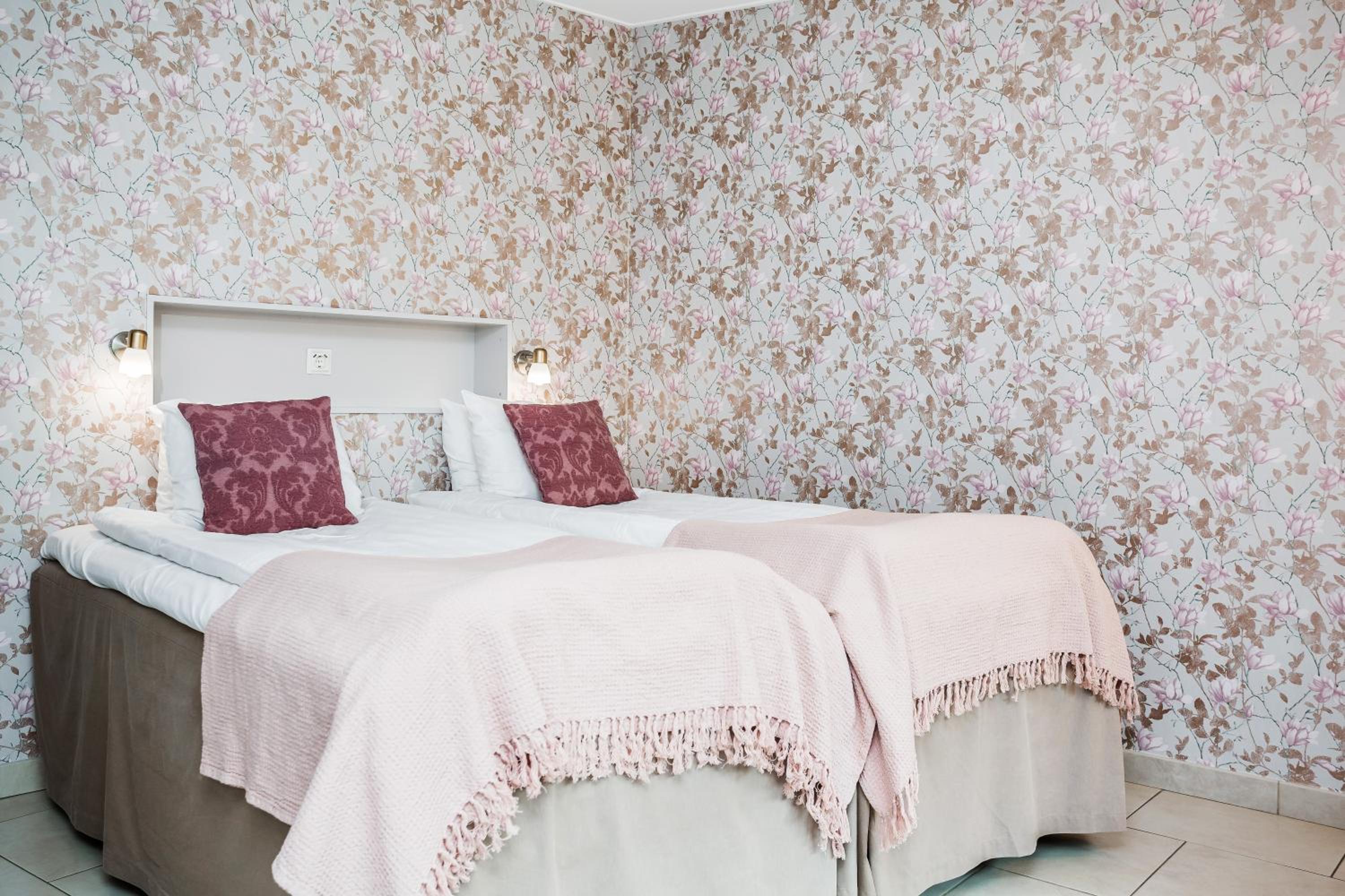 Twin Room - Photo 2