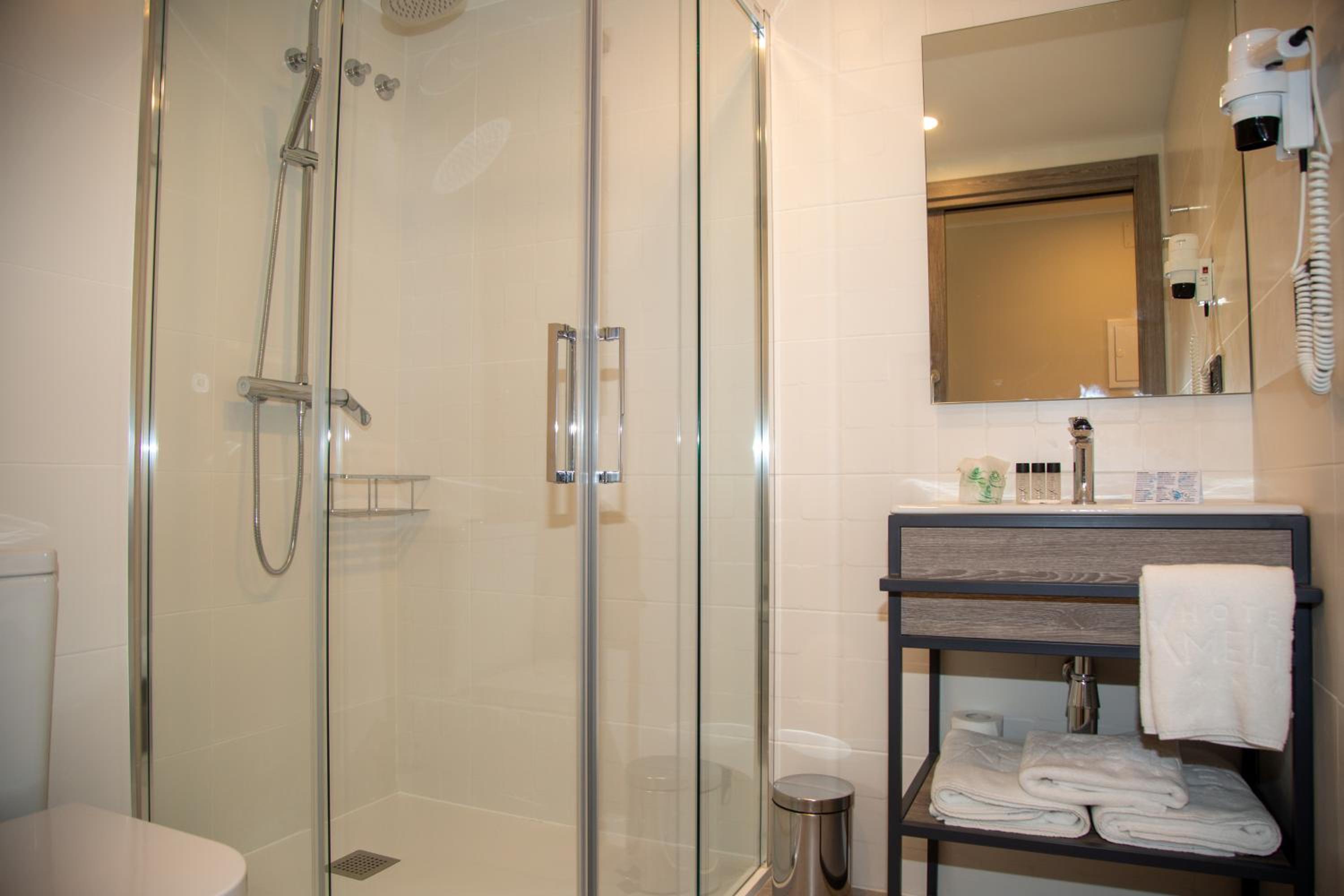Standard Double or Twin Room - Photo 6