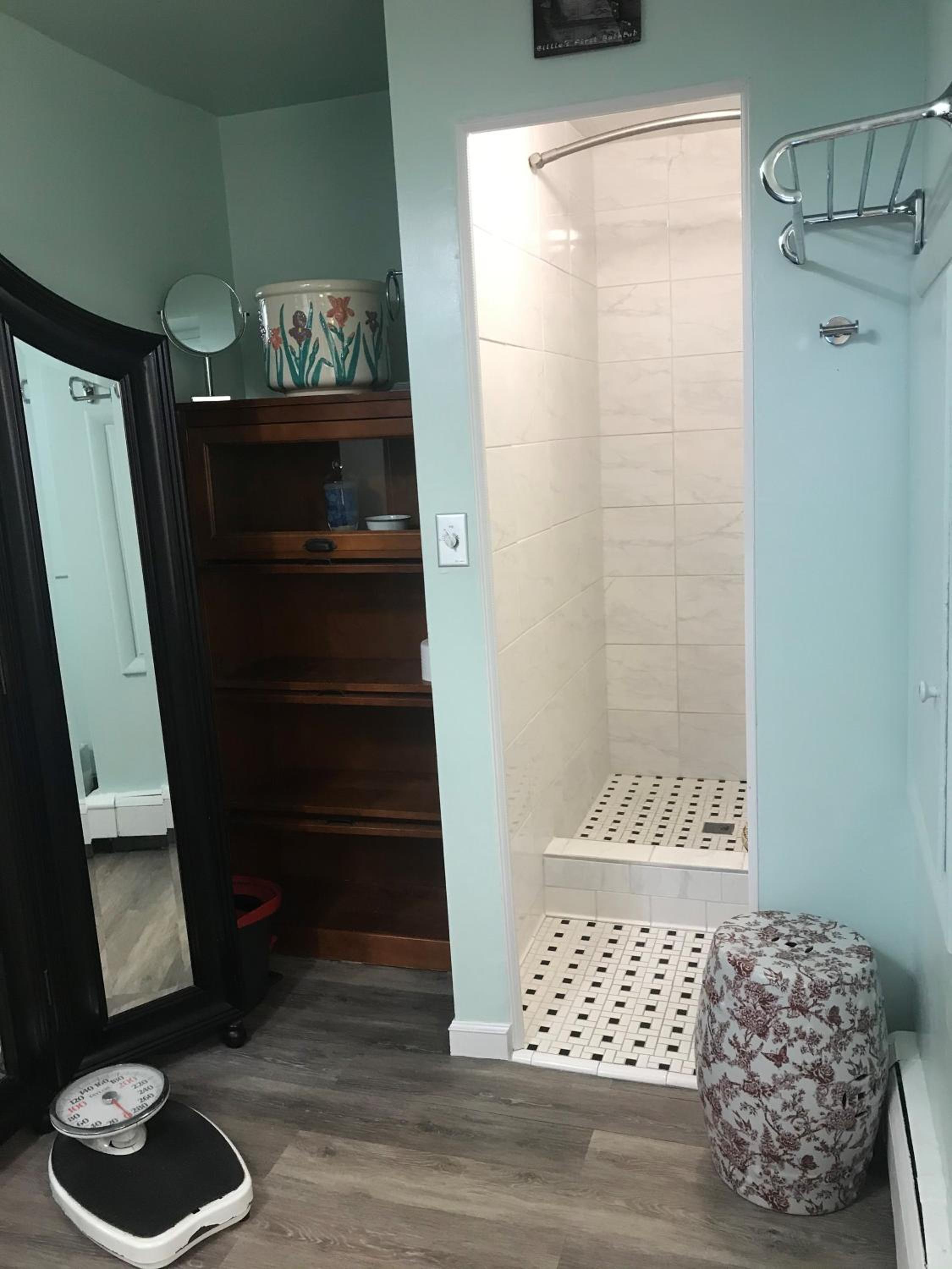 Queen Room photo 2