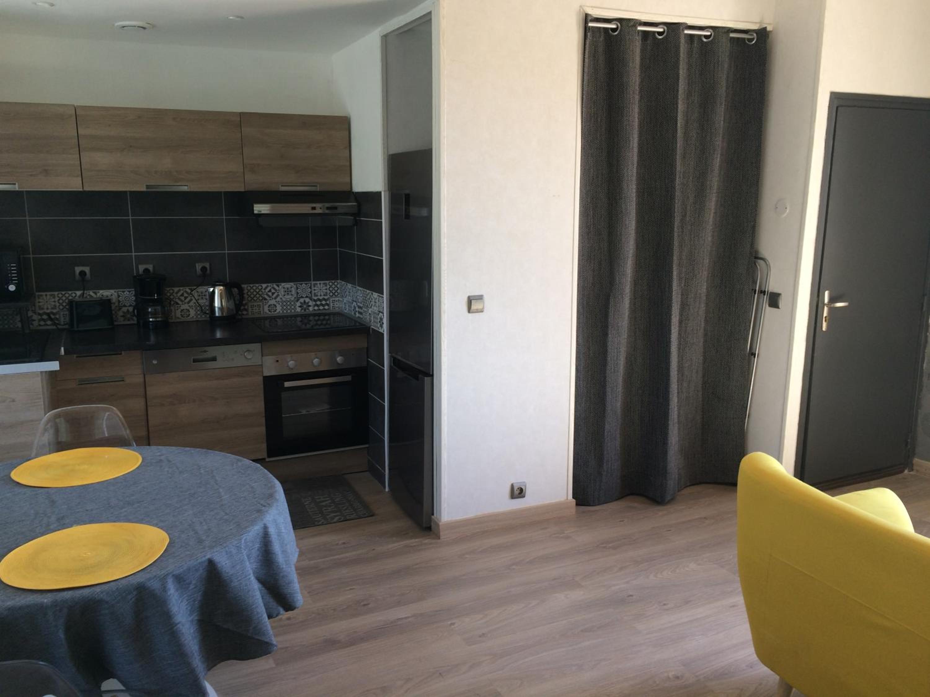 One-Bedroom Apartment photo 2