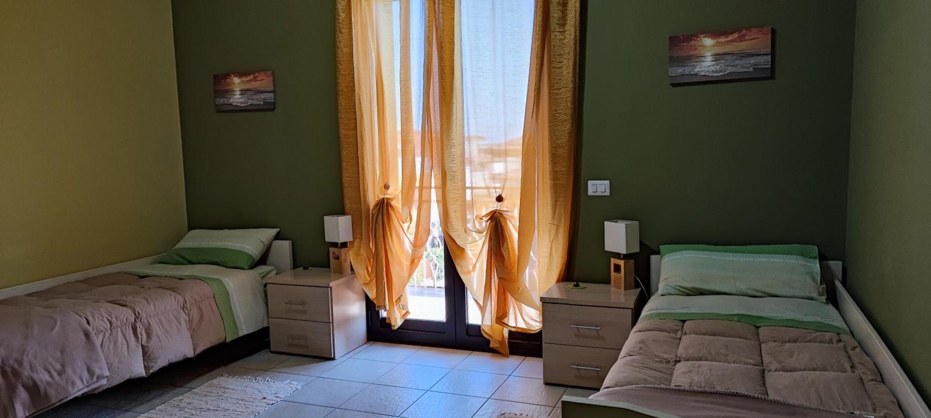 Double or Twin Room with Private External Bathroom - Photo 10