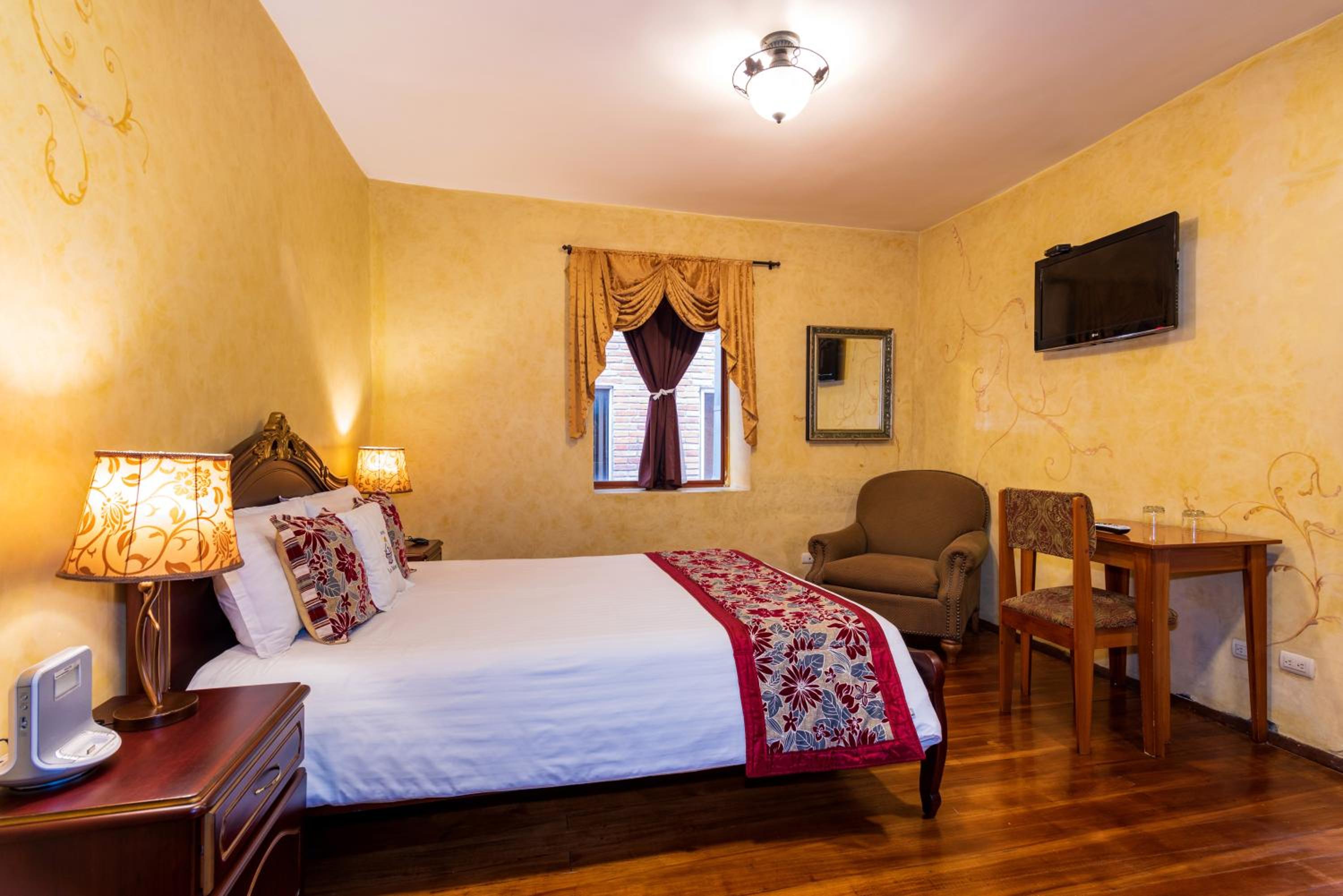 Queen Room photo 3