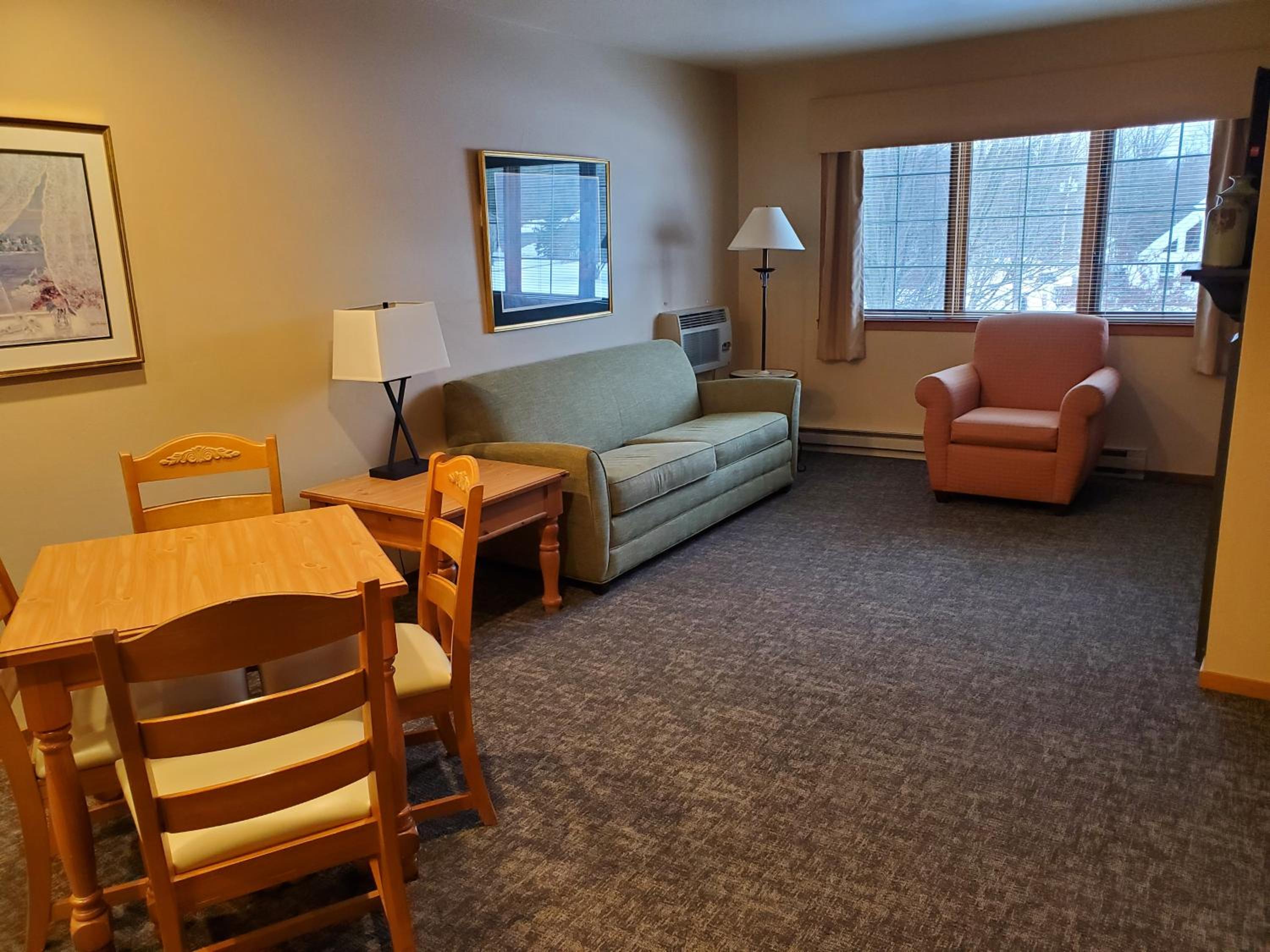 One-Bedroom King Suite photo 3