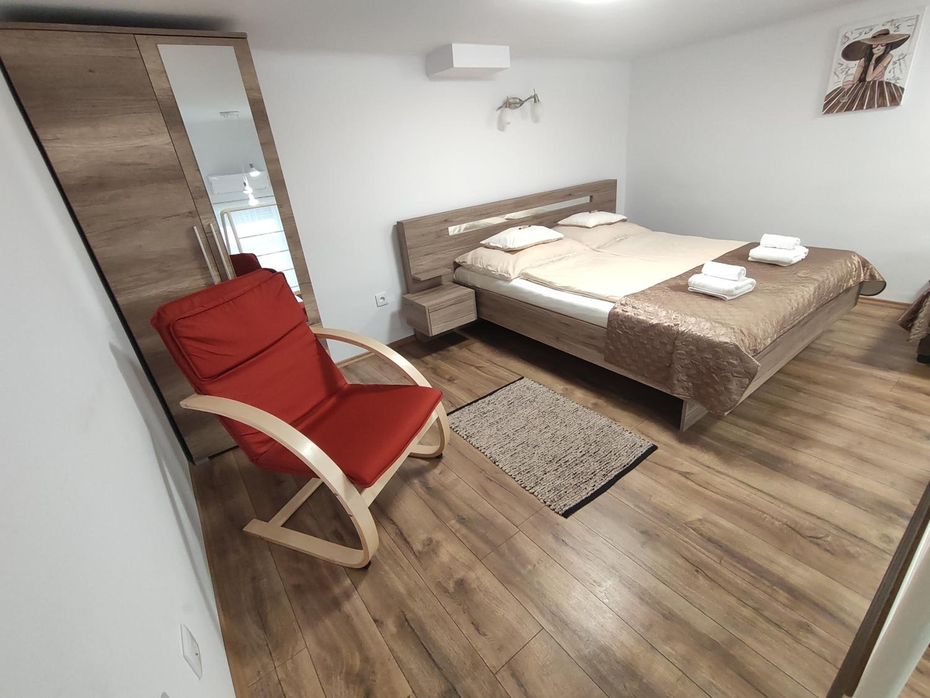 One-Bedroom Apartment - Photo 24