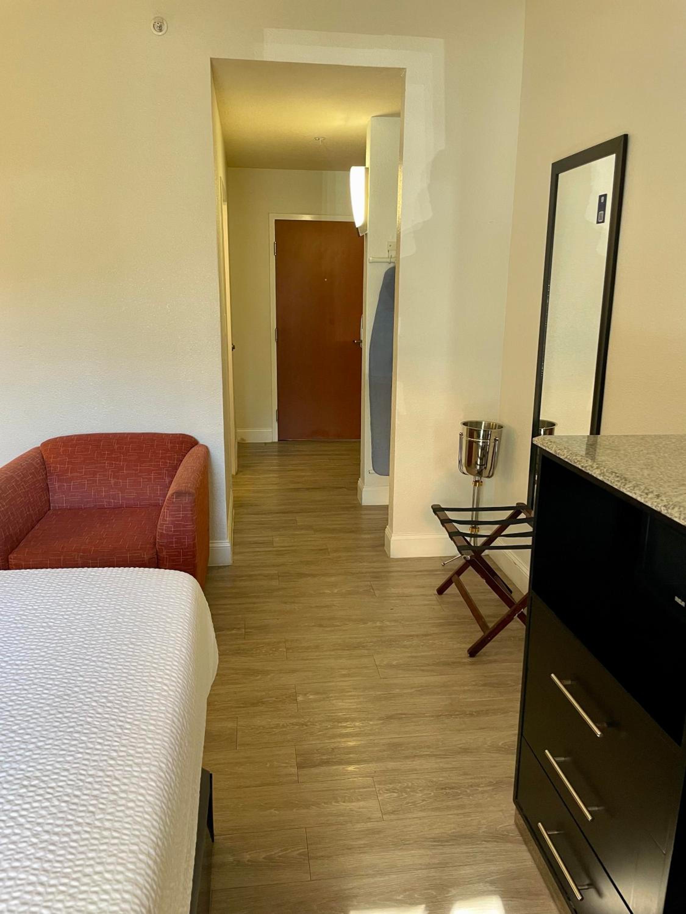 King Suite - Mobility Accessible/Non-Smoking - Photo 24