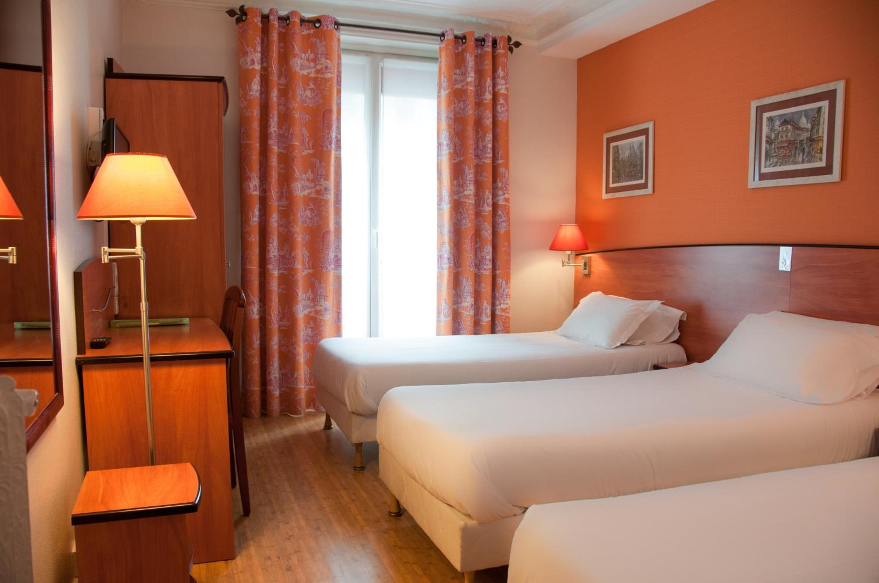 Triple Room thumbnail 6
