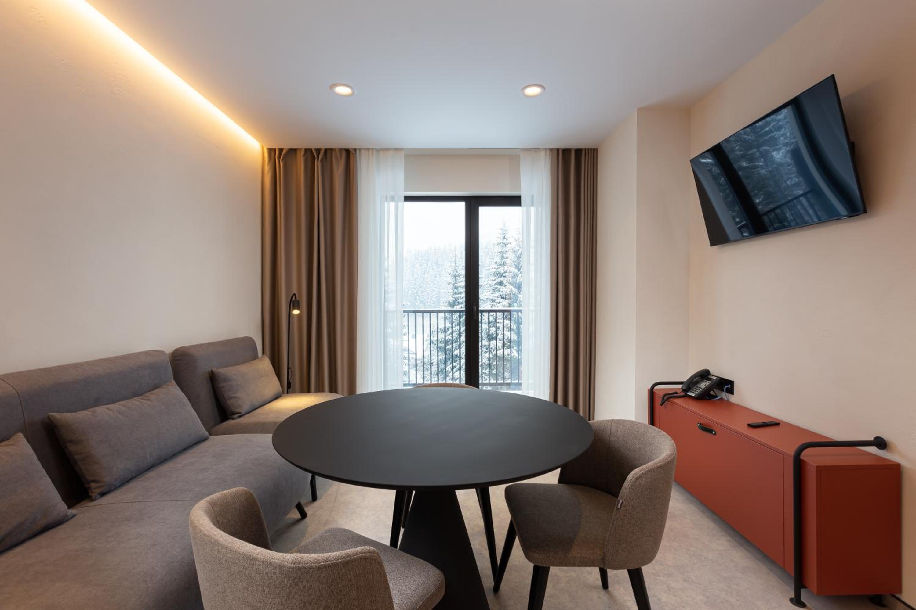 Apartament Type 4 with Mountain View