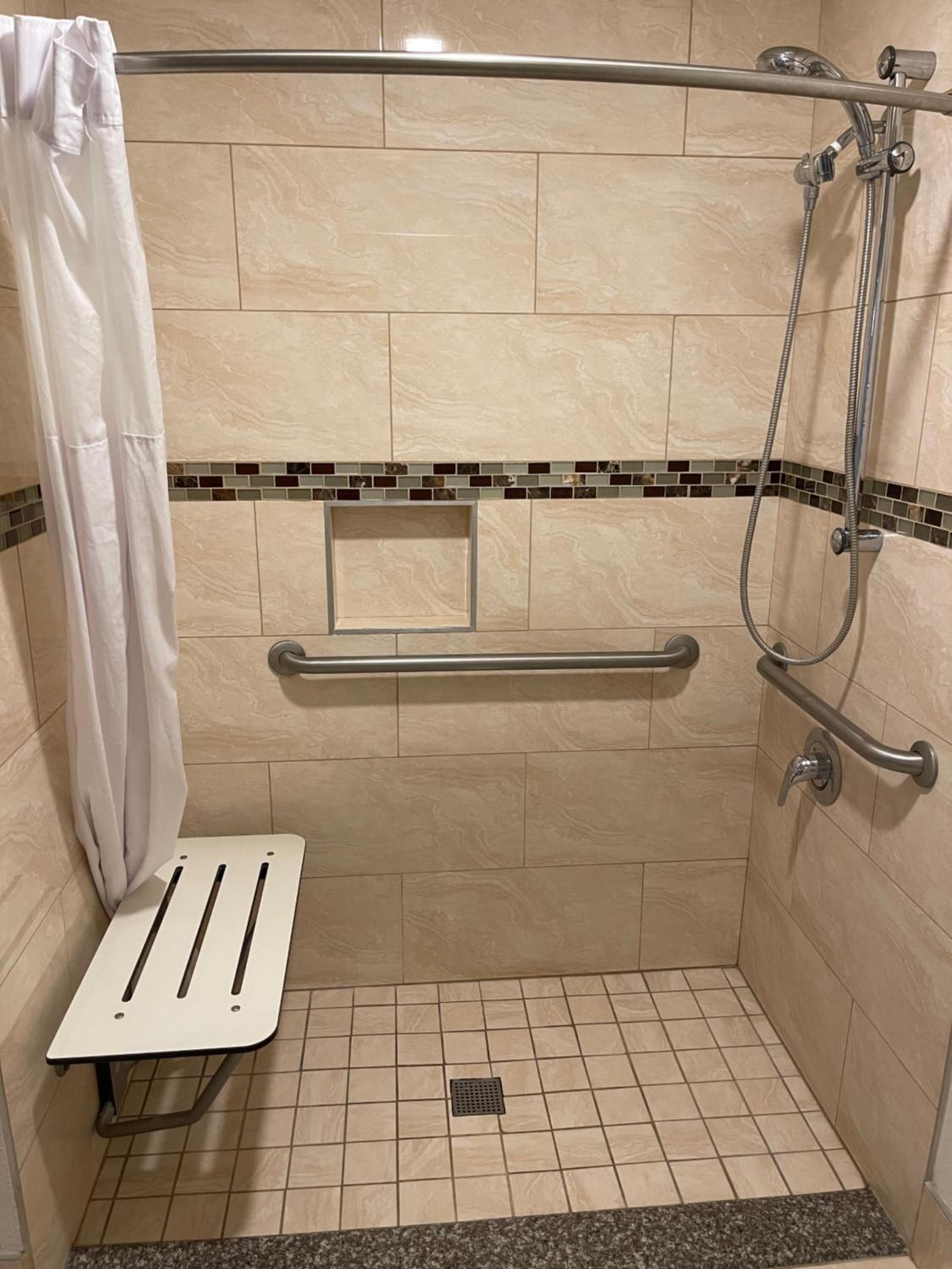 Queen Room with Two Queen Beds and Roll-In Shower - Mobility/Hearing Accessible - Non-Smoking - Photo 2