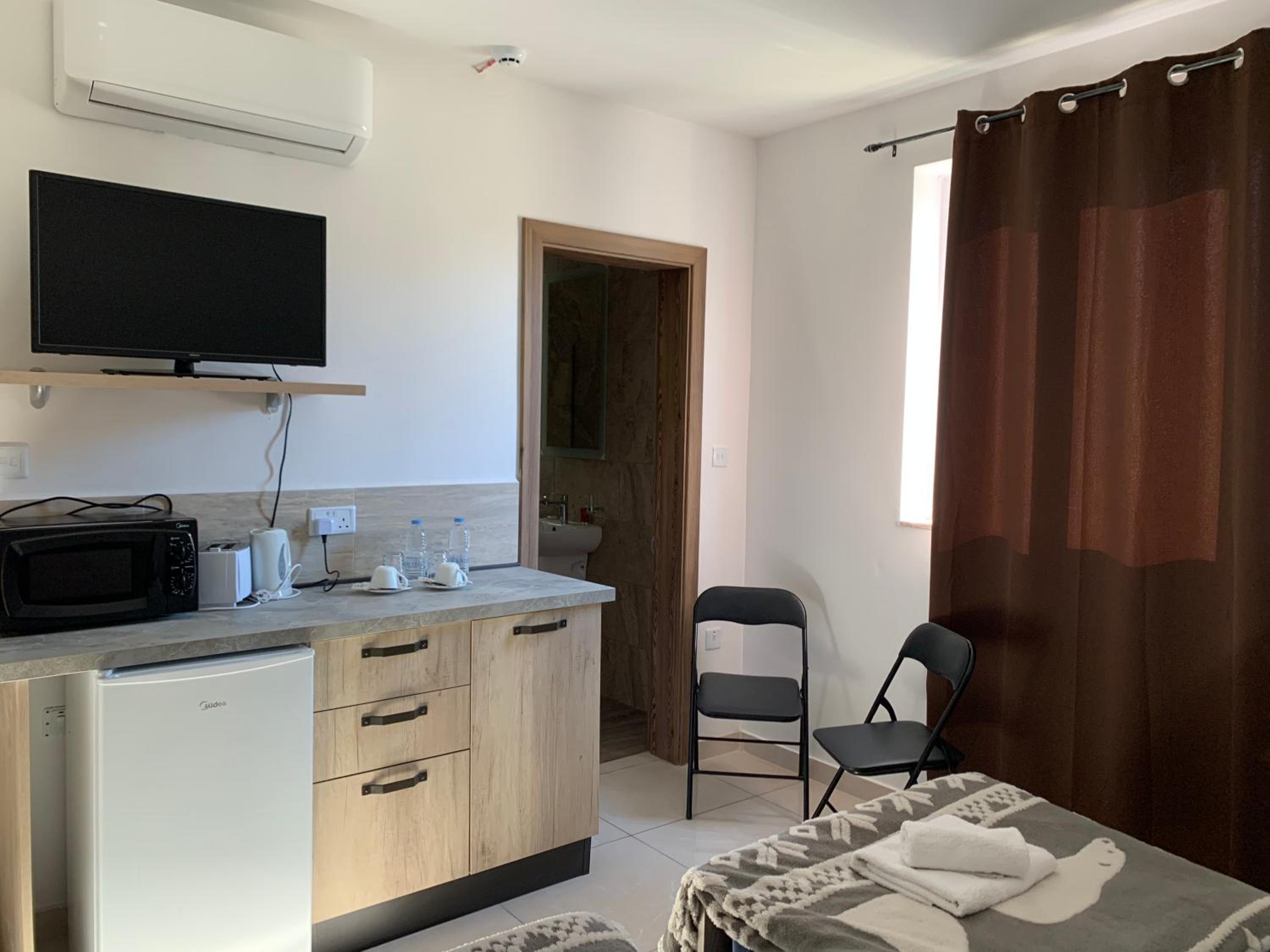 Standard Twin Room photo 2
