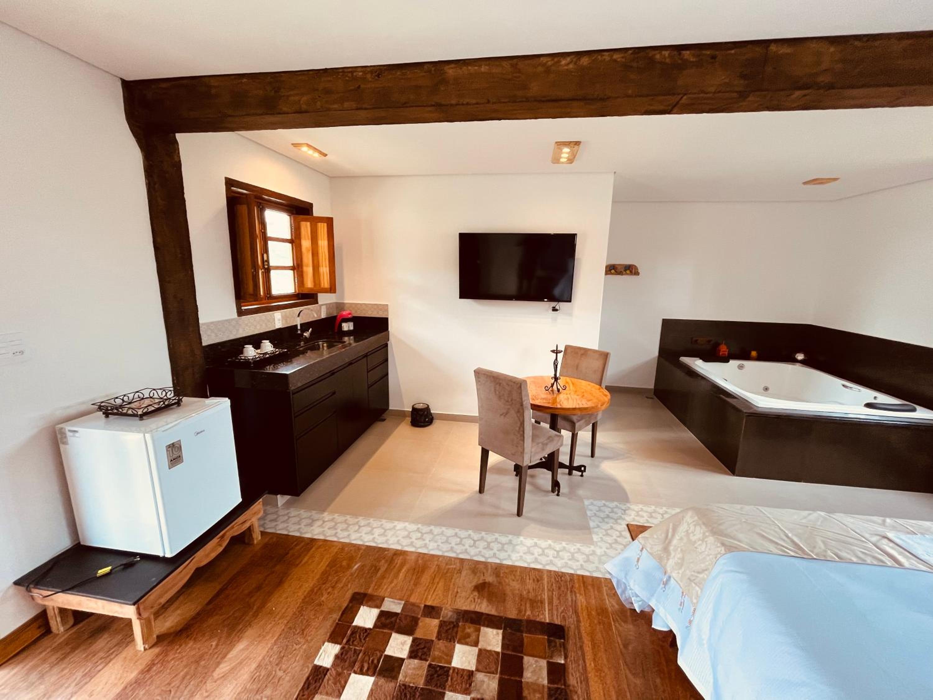 Deluxe Suite with Spa Bath photo 2