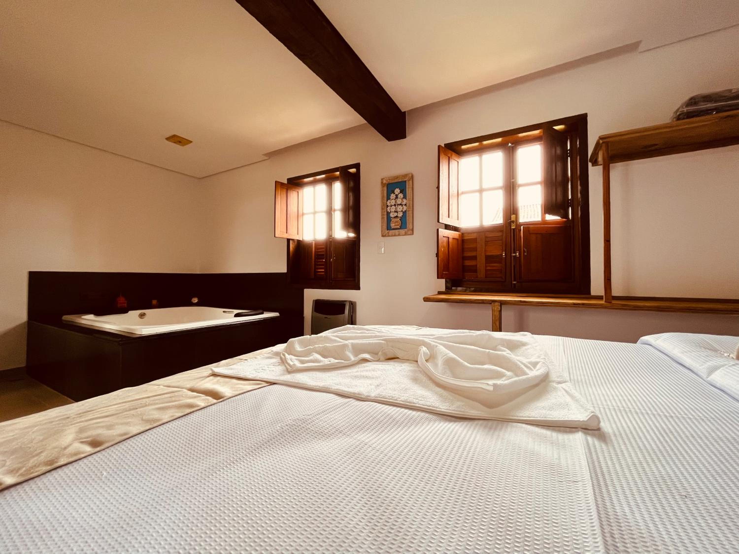 Deluxe Suite with Spa Bath photo 2