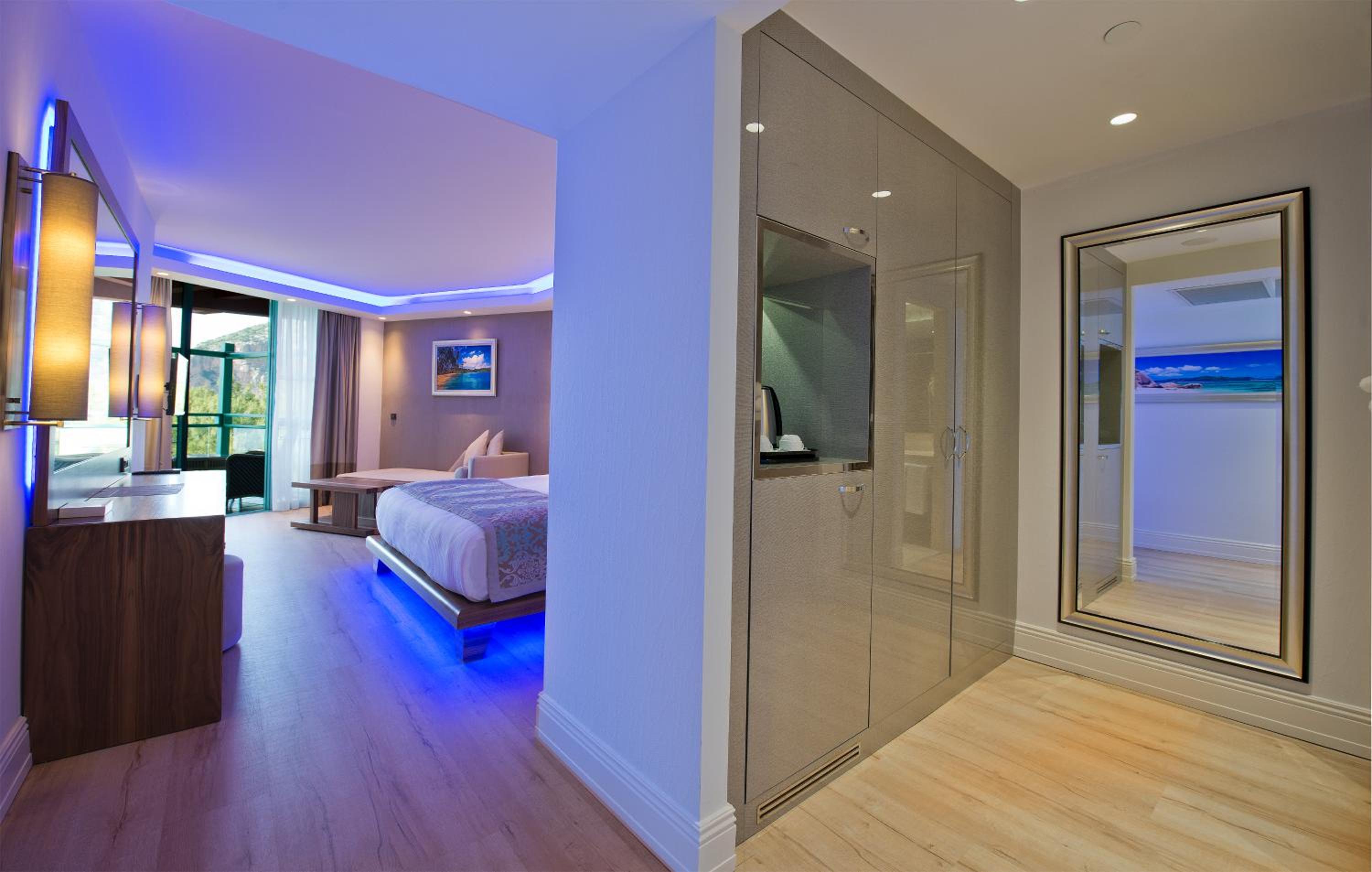 Deluxe Double Room with Forest View photo 3