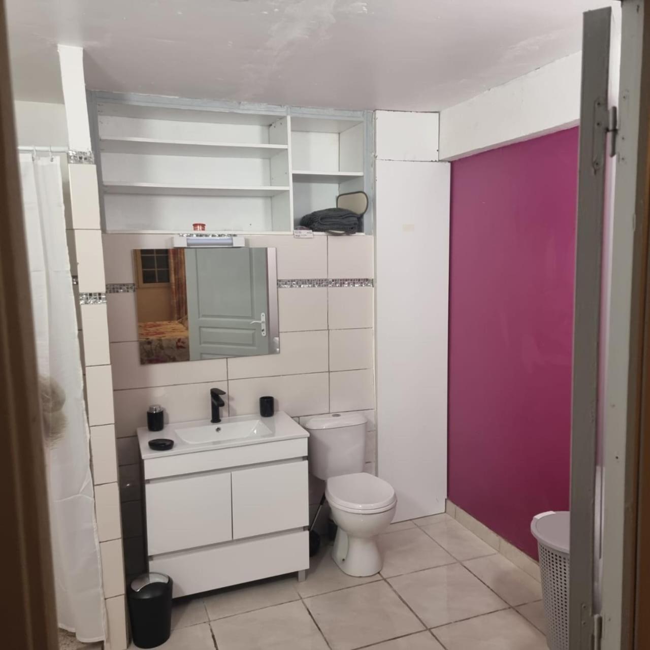 One-Bedroom House - Photo 4