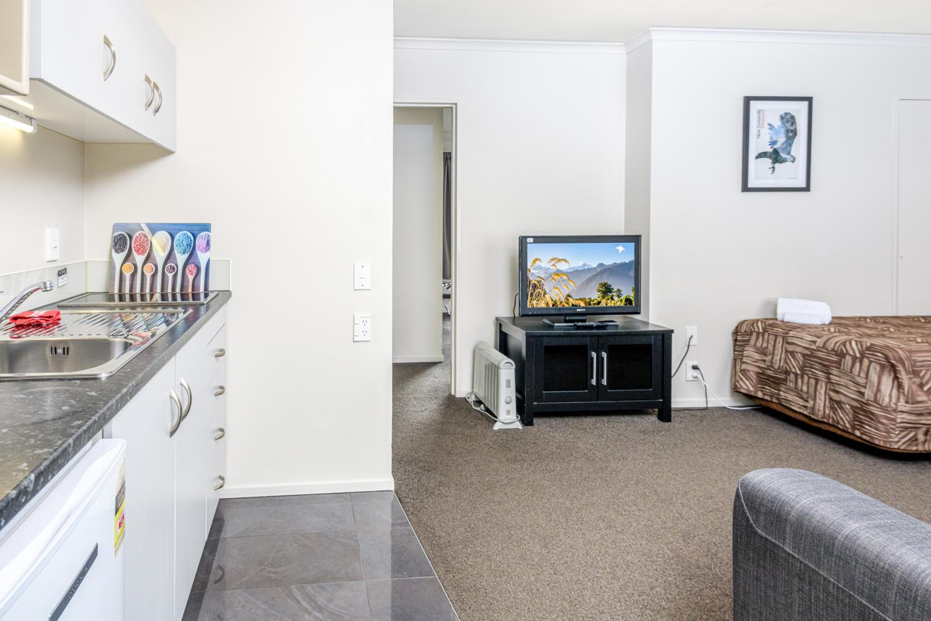 One-Bedroom Apartment - Photo 9