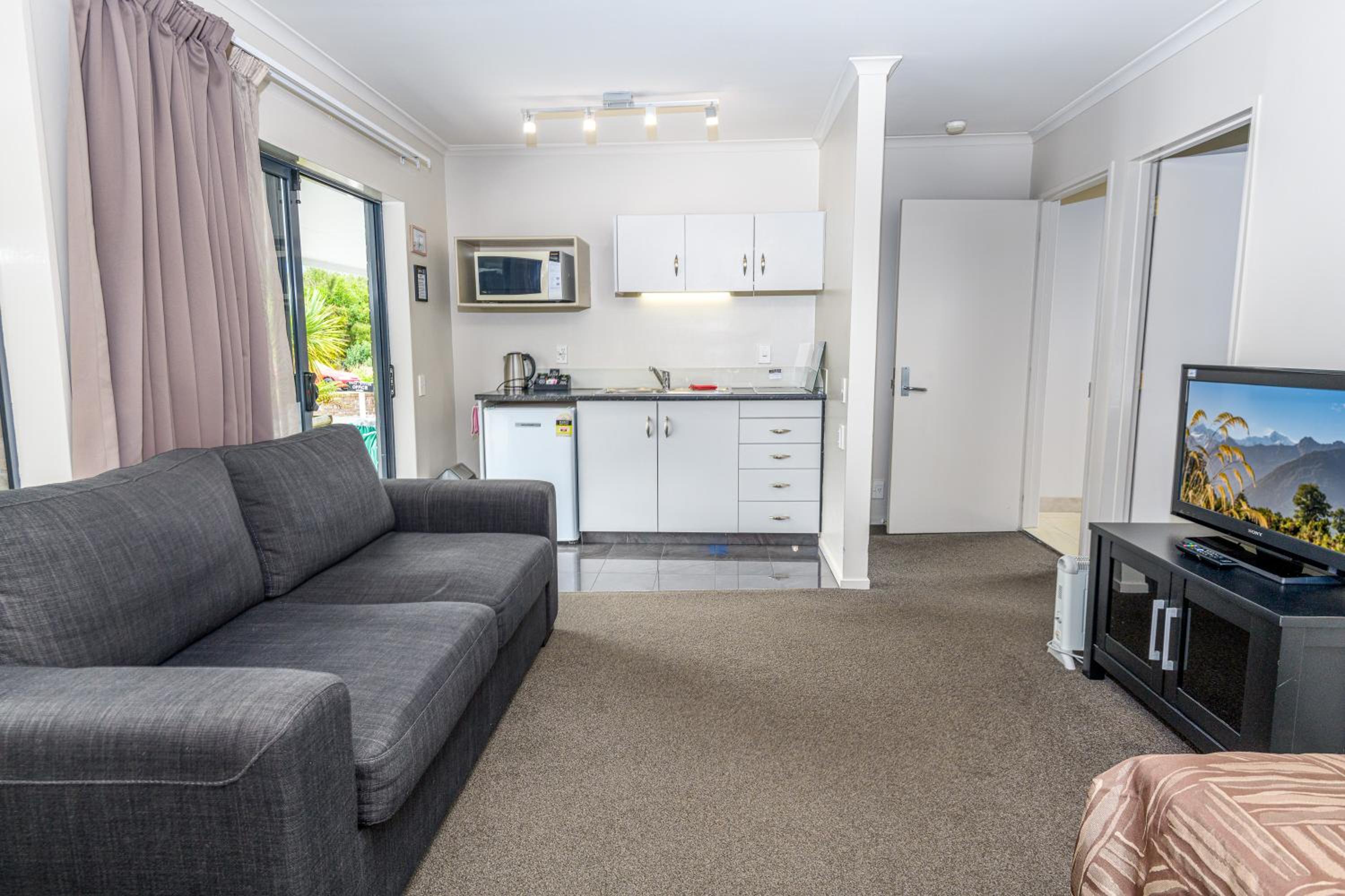 One-Bedroom Apartment - Photo 1