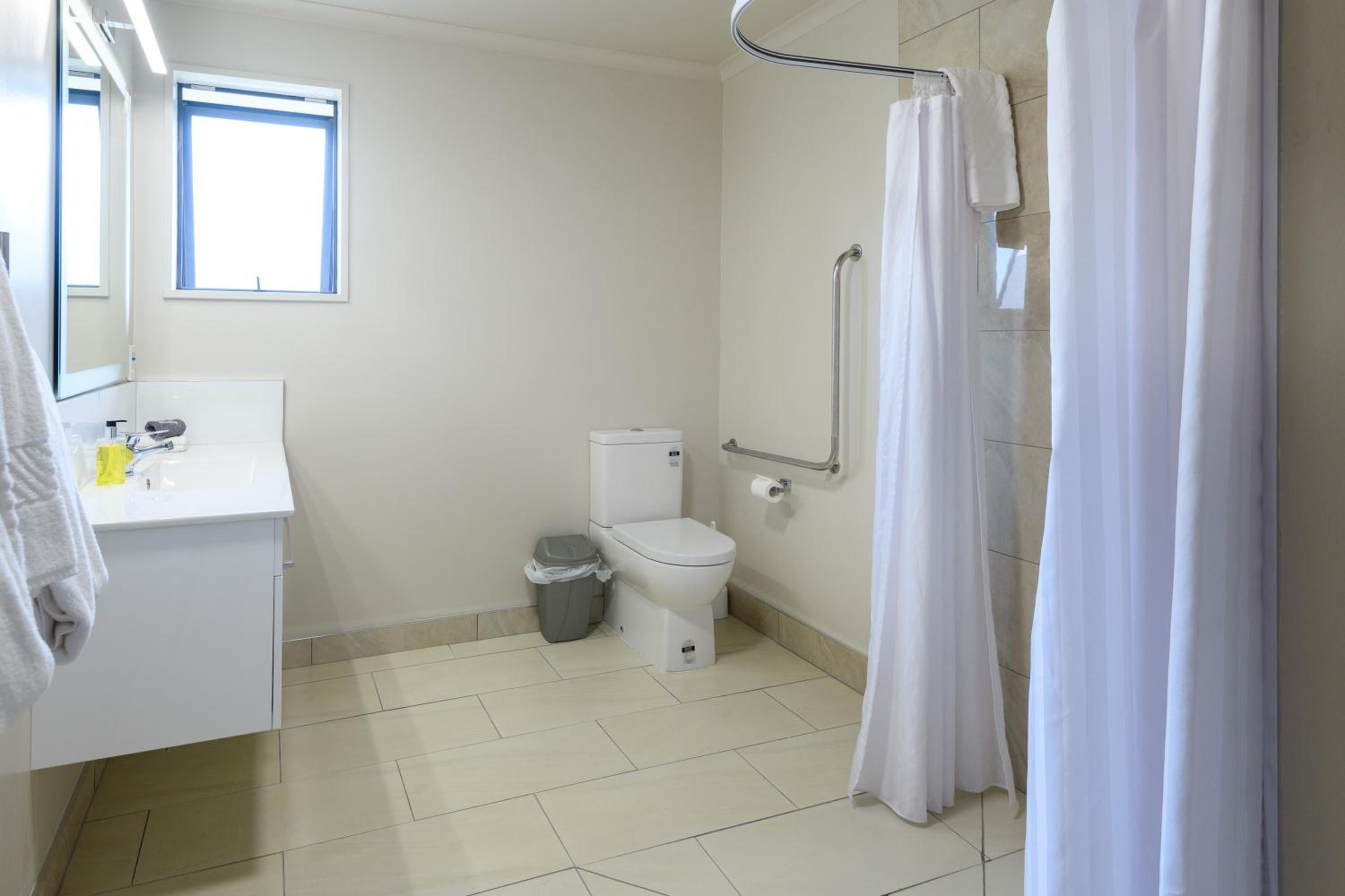 One-Bedroom Apartment - Photo 13