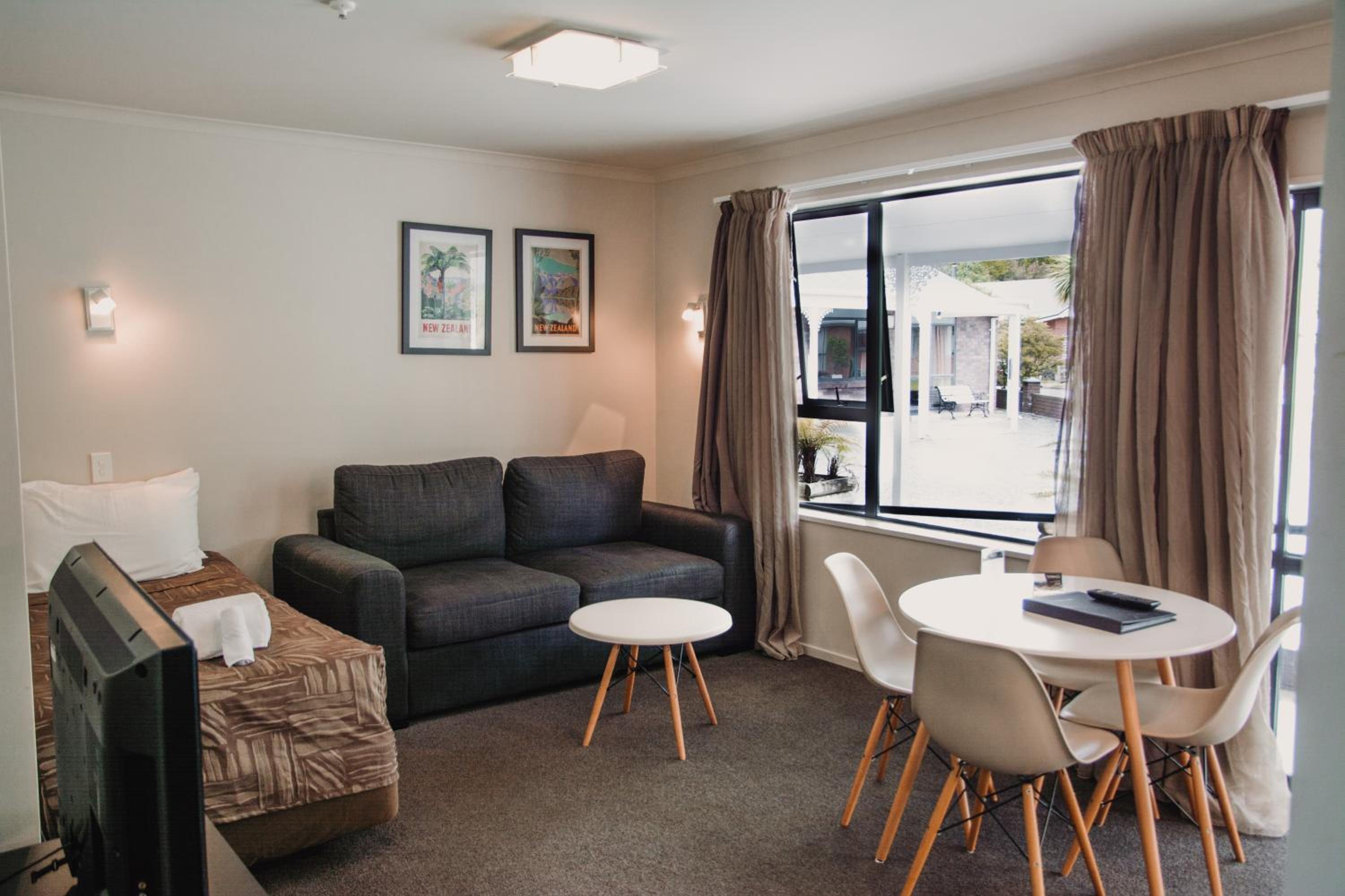 One-Bedroom Apartment - Photo 12