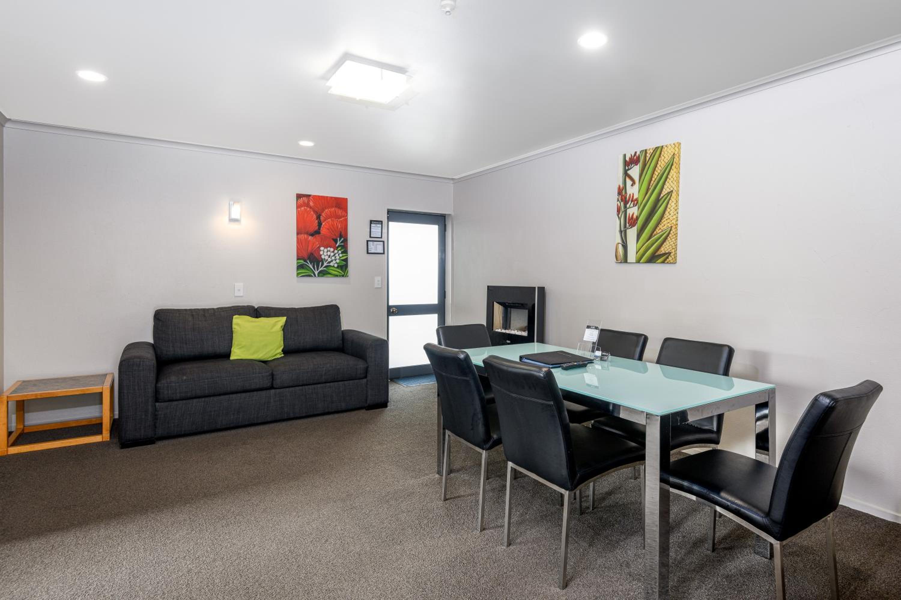 Two-Bedroom Apartment - Photo 14