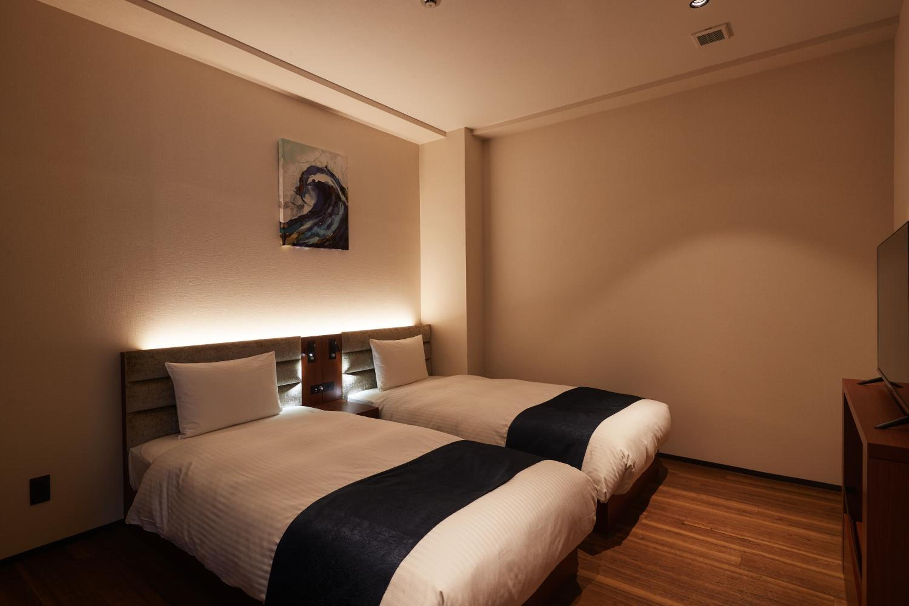 Suite - Photo 32