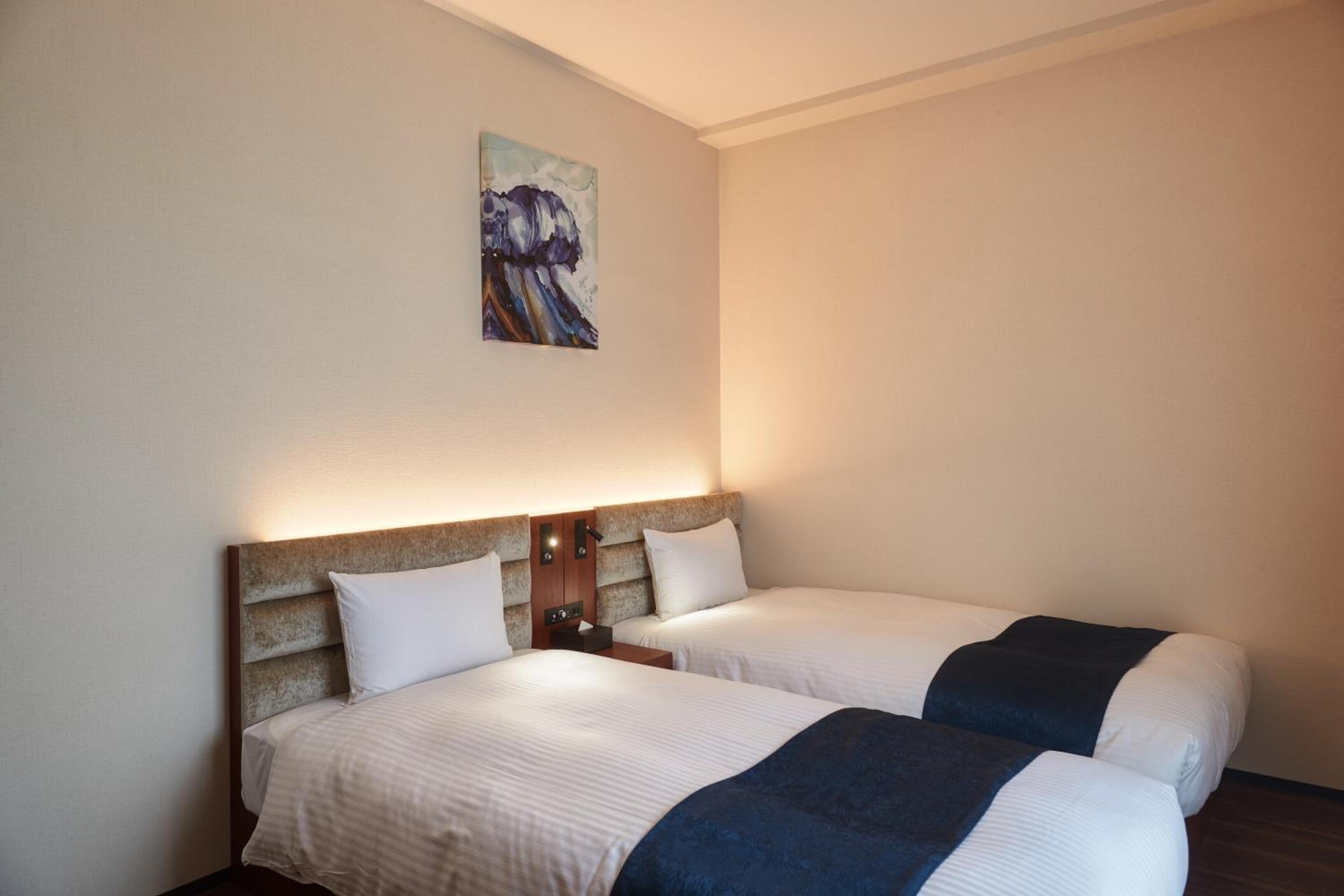 Suite - Photo 29