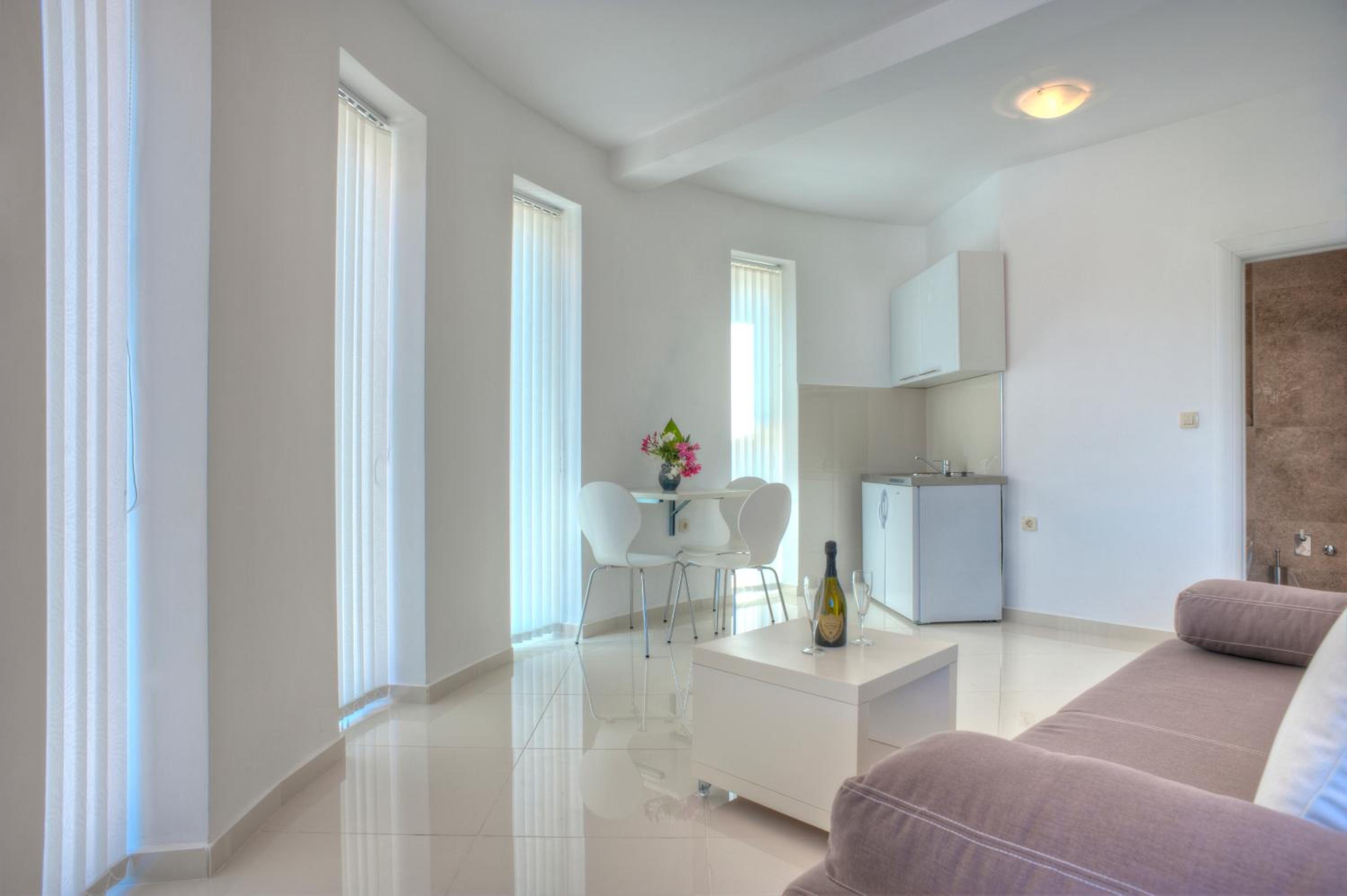 Studio with Balcony and Sea View photo 3