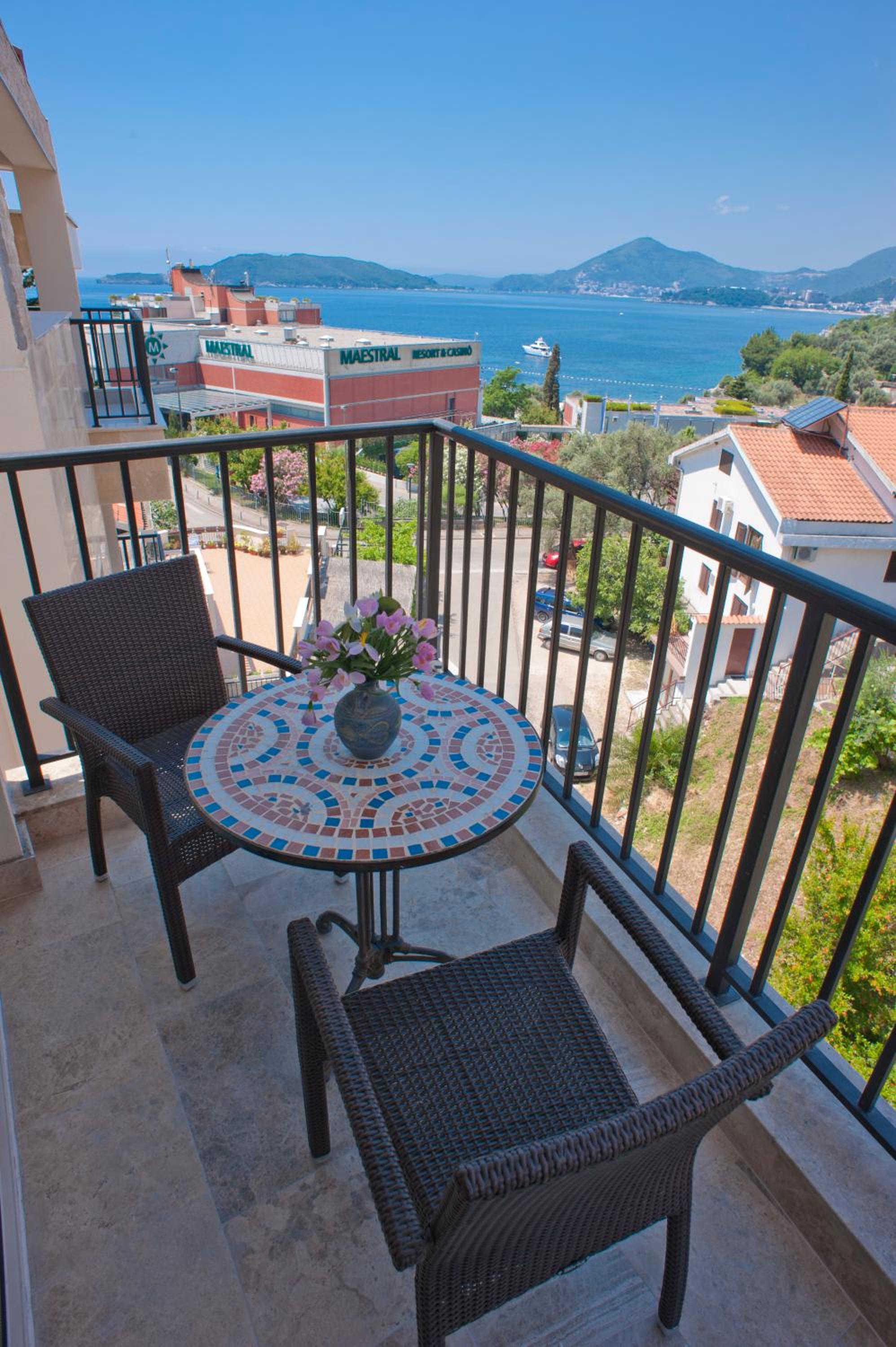 Double Room with Balcony and Sea View - Photo 6