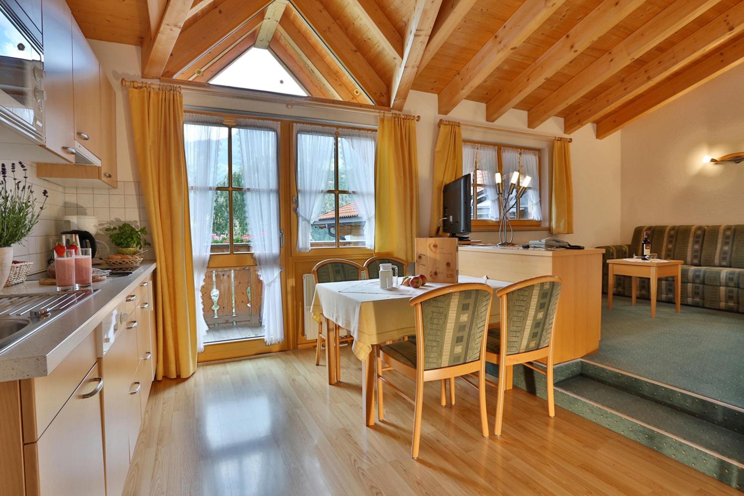 Comfort One-Bedroom Apartment with Balcony - Enzian photo 1