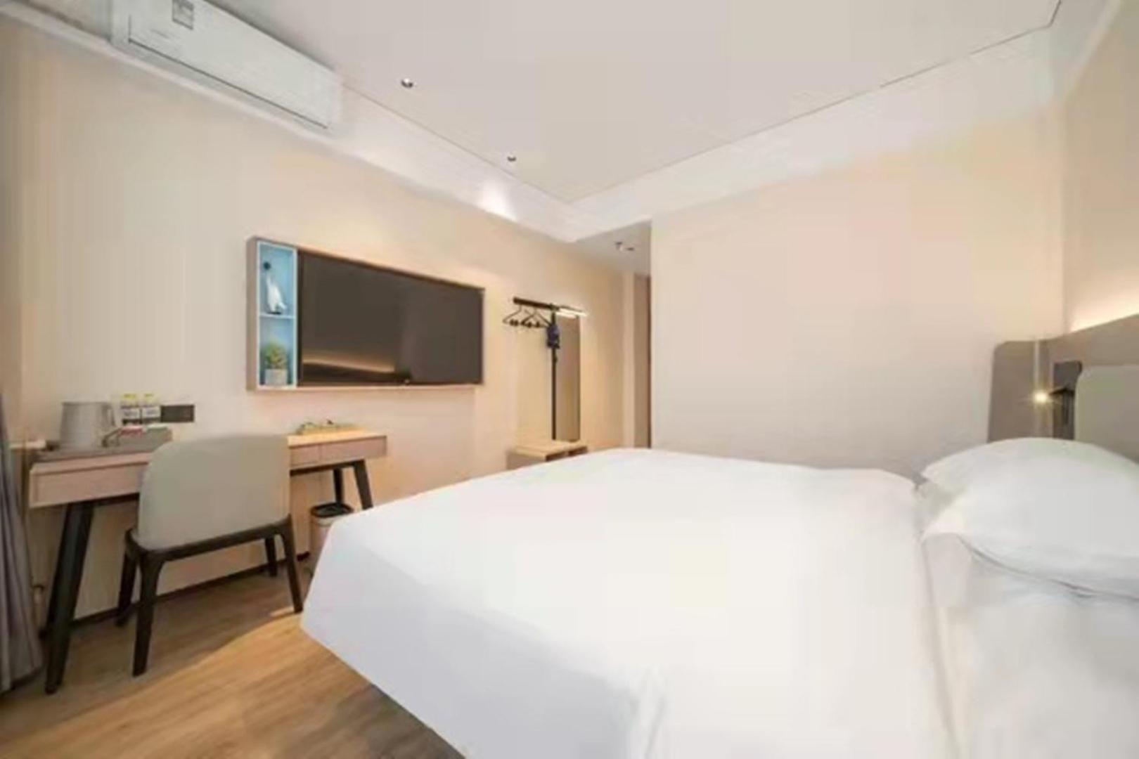 Standard Queen Room