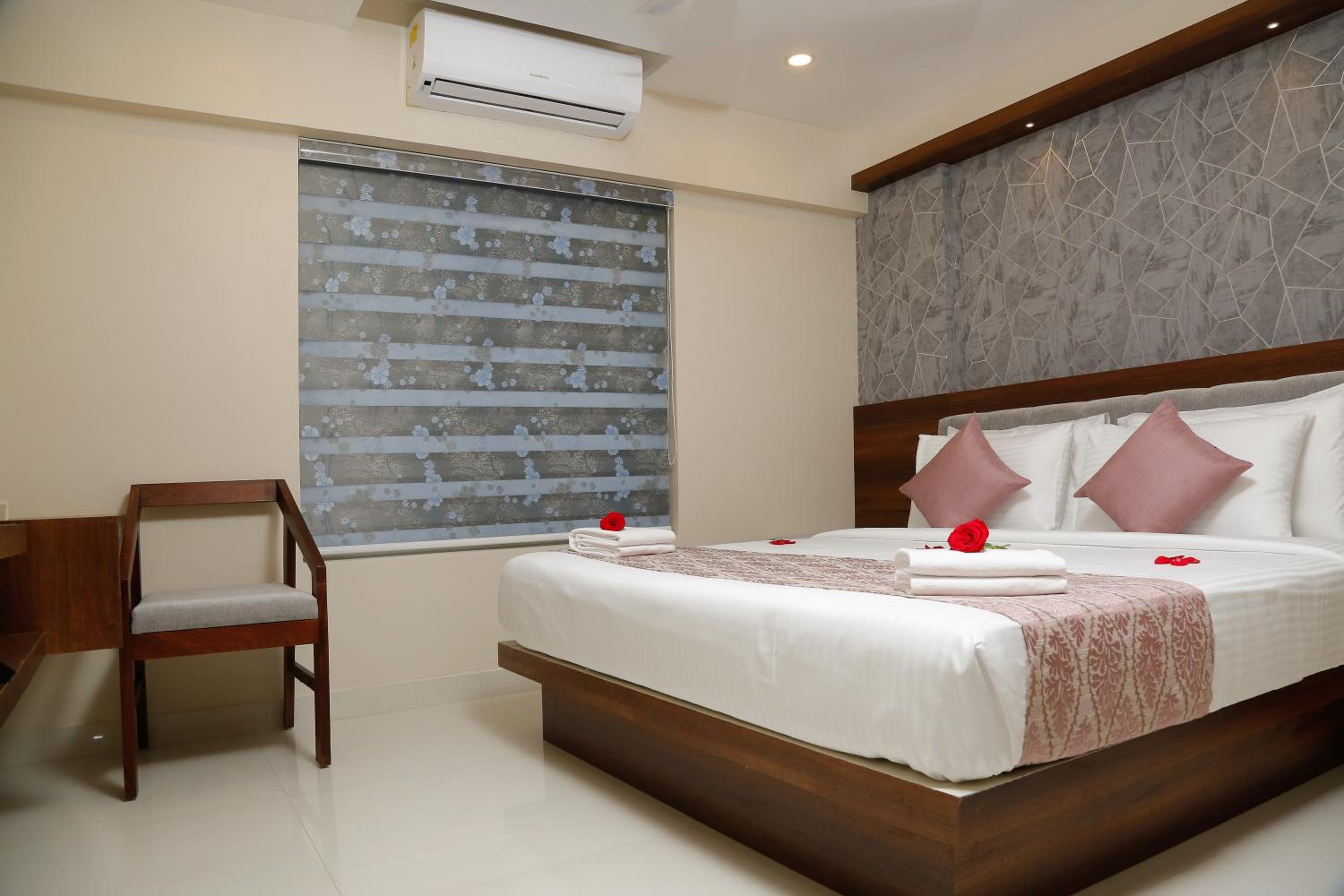 Standard King Room - Photo 1