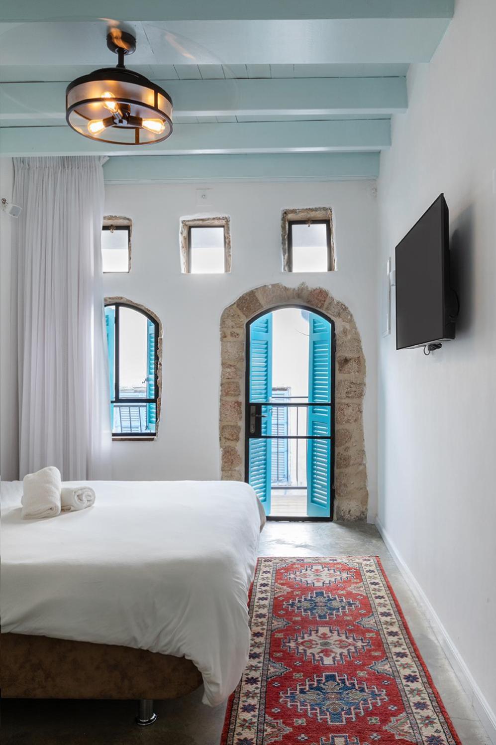 One-Bedroom Apartment - Photo 1