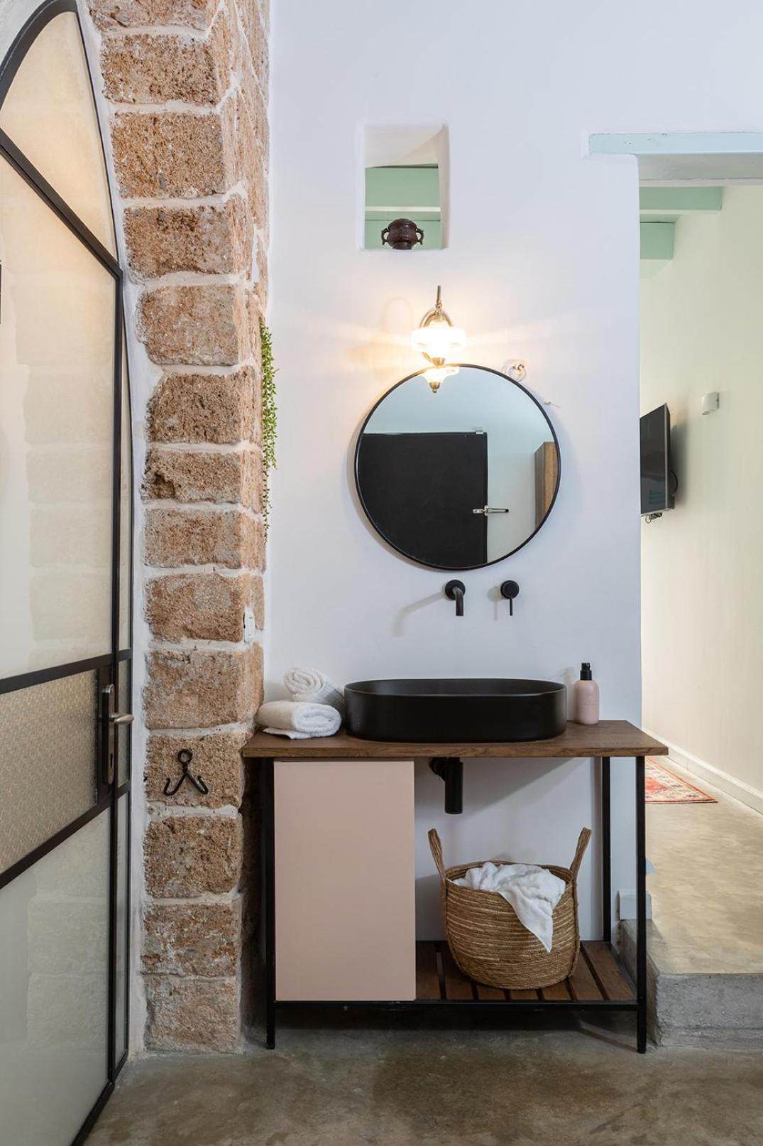 One-Bedroom Apartment - Photo 20