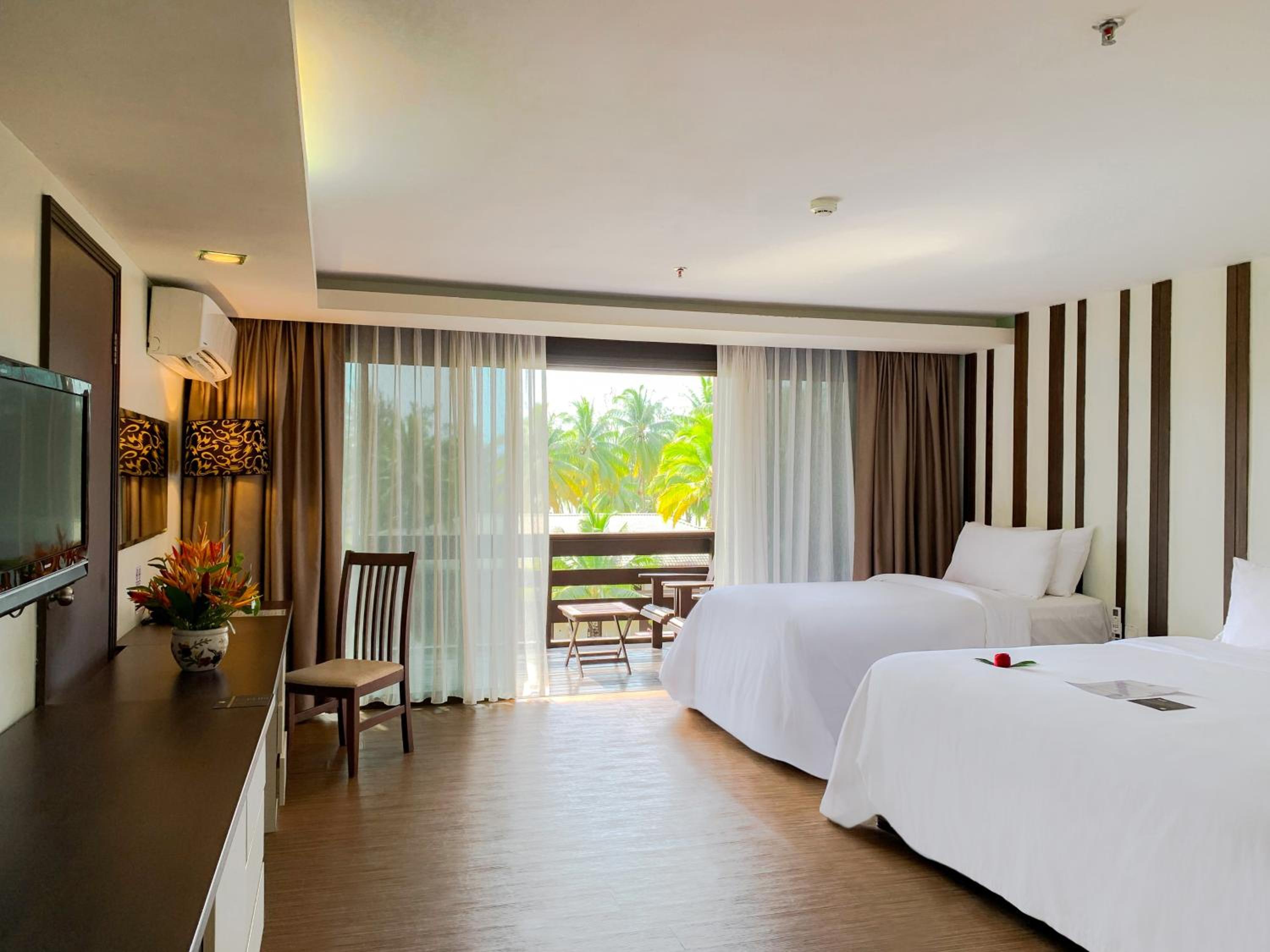 Standard Hill View One King Bed + One Single Bed
