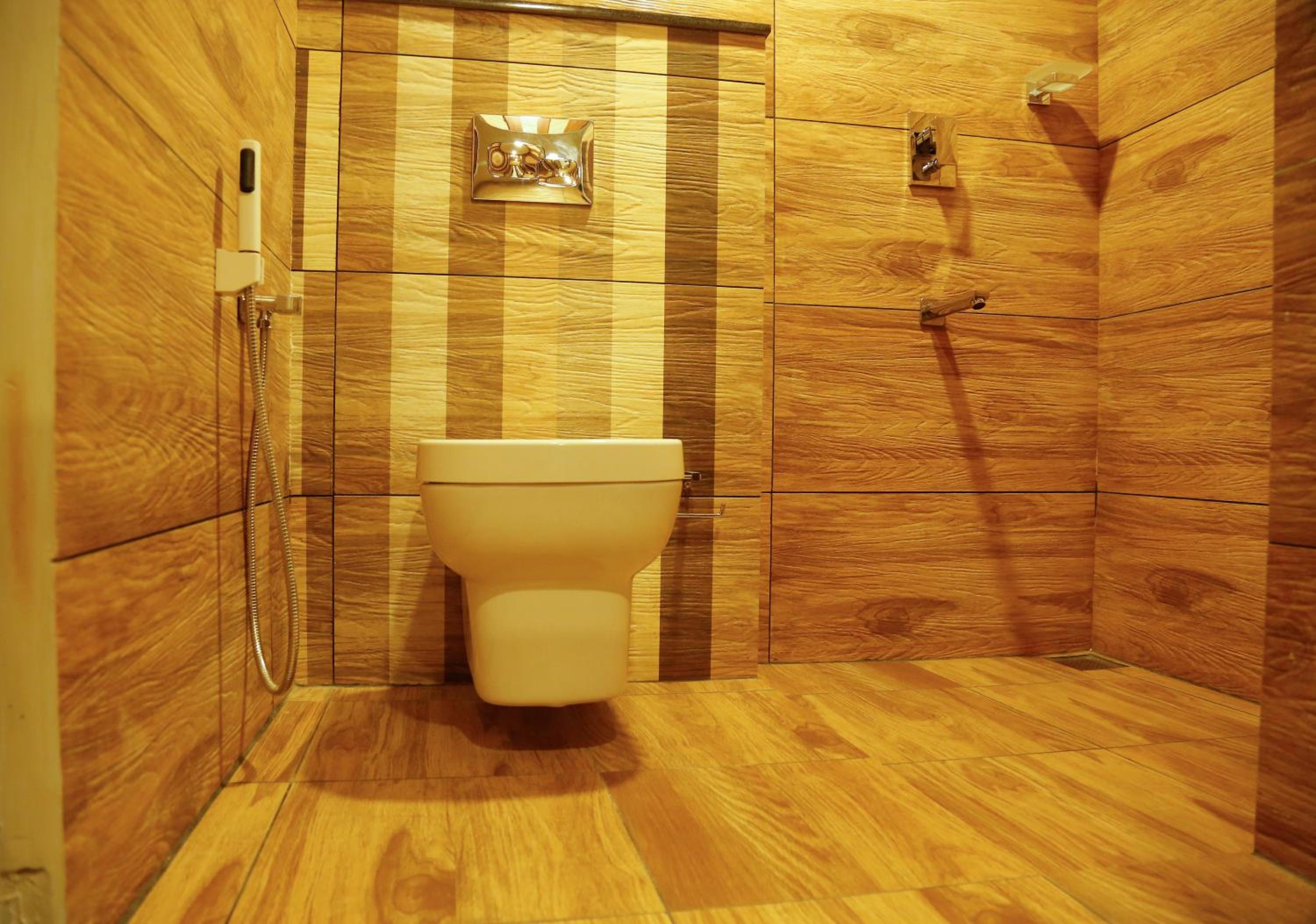 Standard King Room - Photo 7
