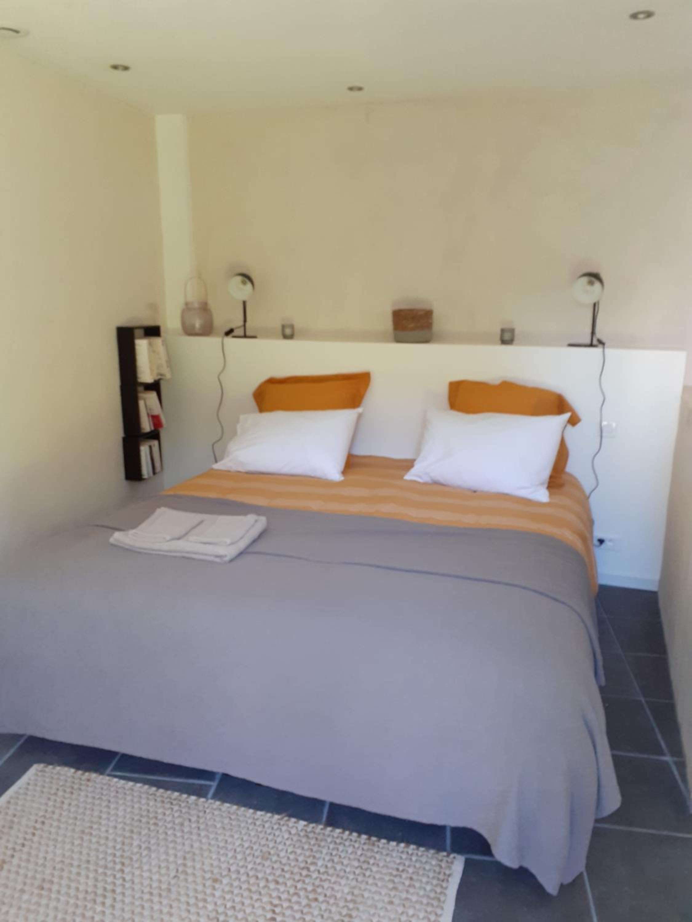Large Double Room - Photo 4