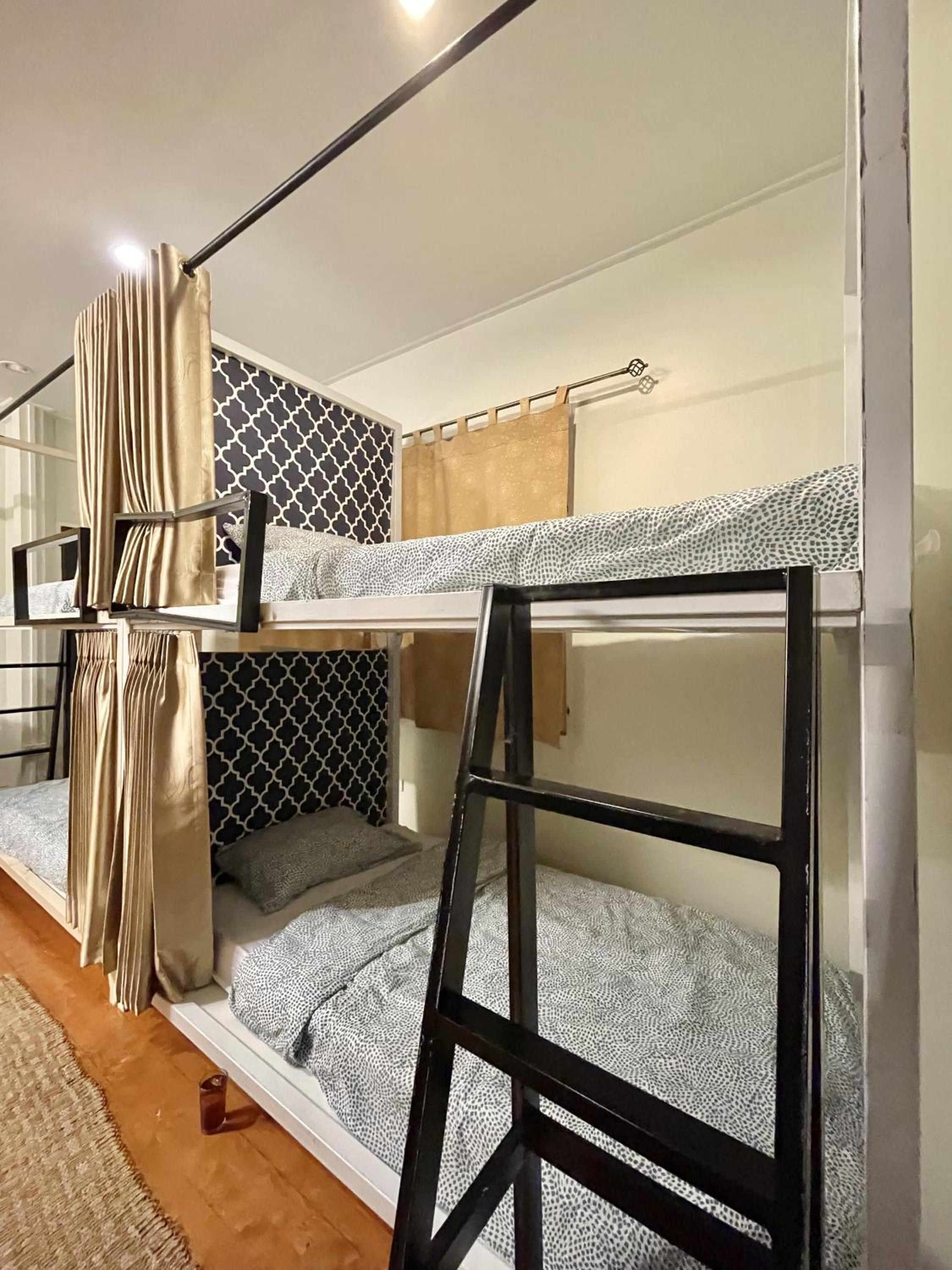 Bed in 6-Bed Mixed Dormitory Room photo 1