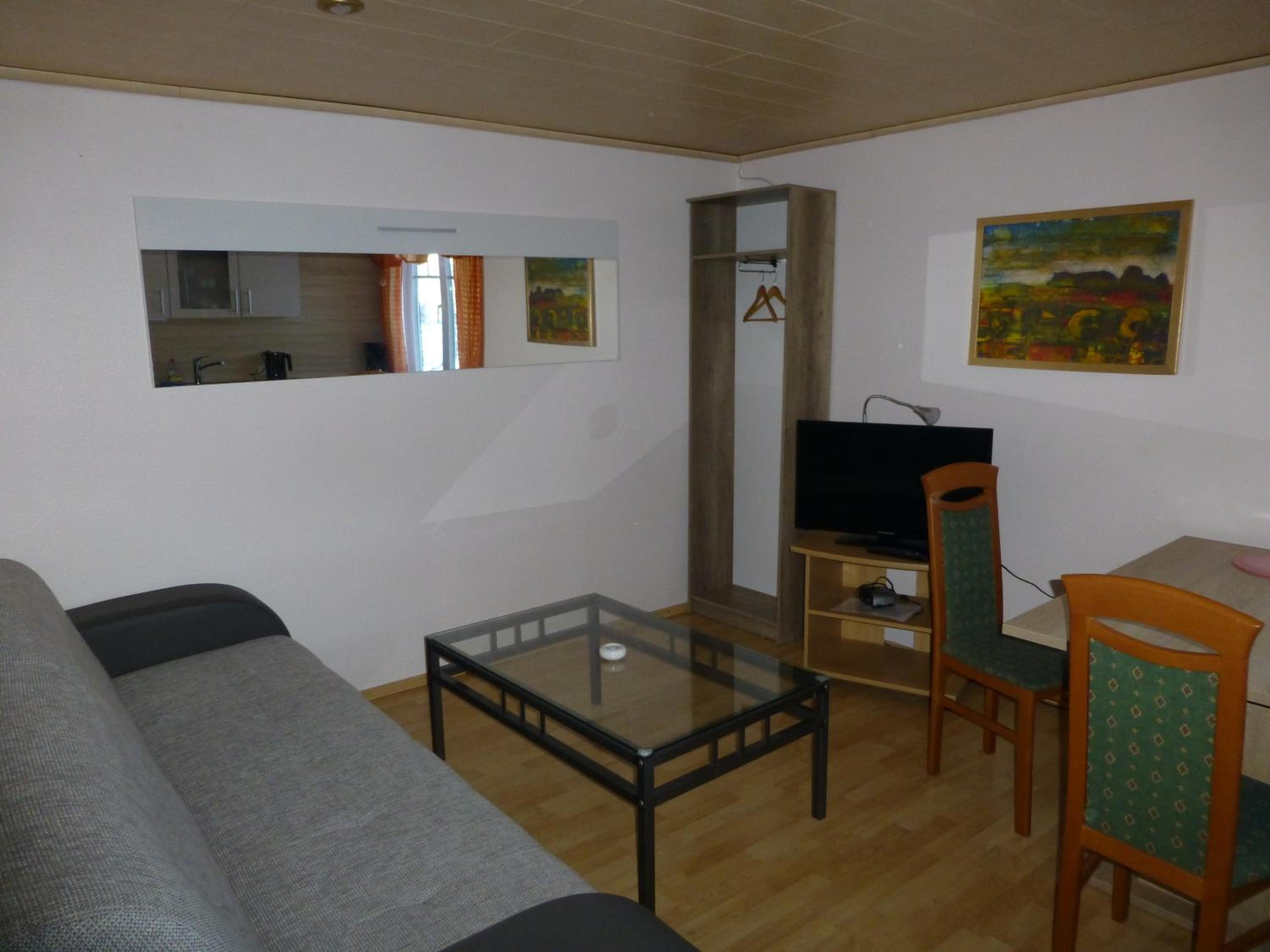 Classic One-Bedroom Apartment with Balcony 2 photo 1