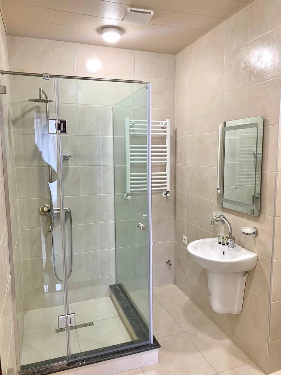 Double or Twin Room - Photo 3
