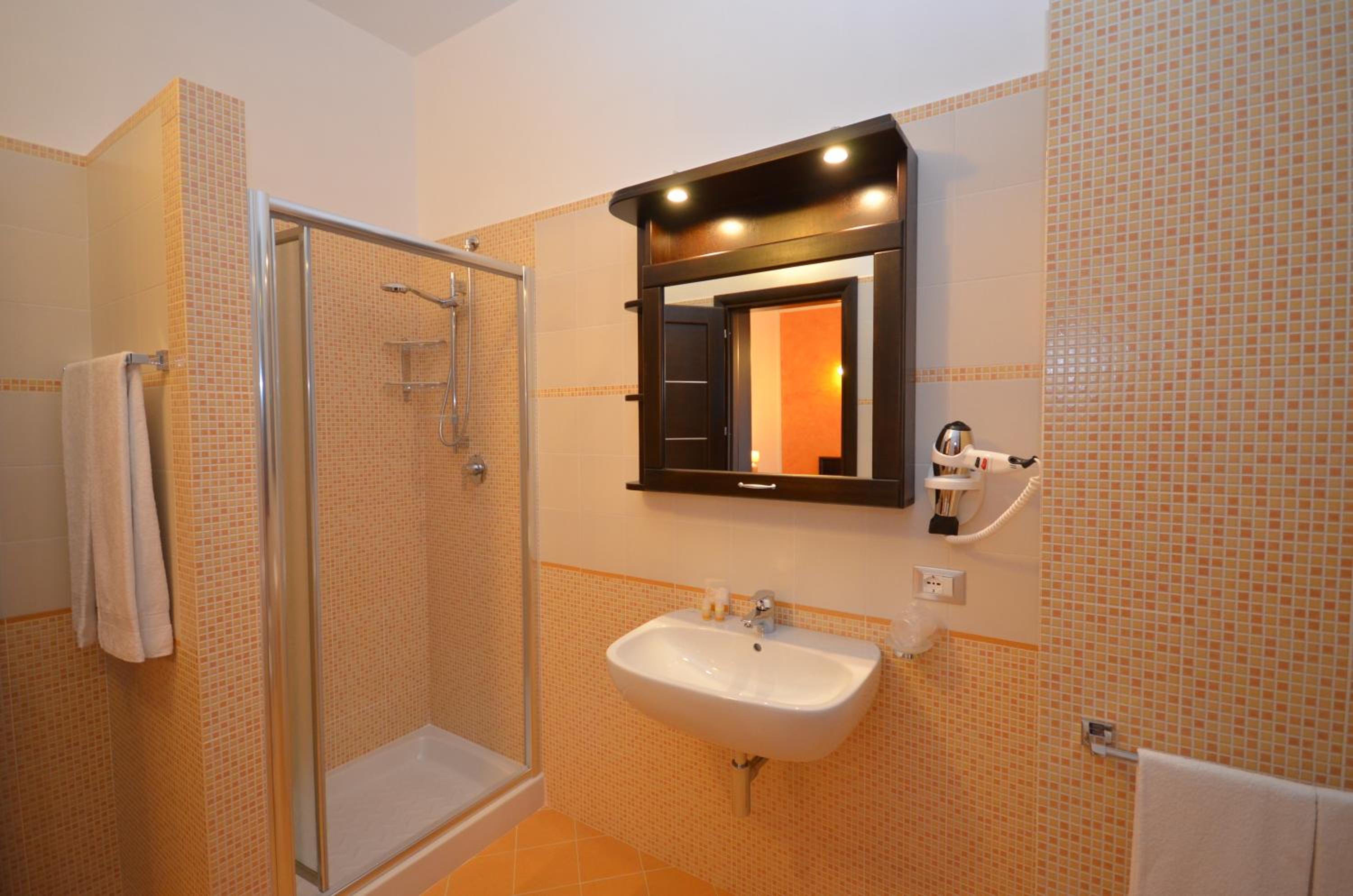 Family Room with Bathroom photo 3