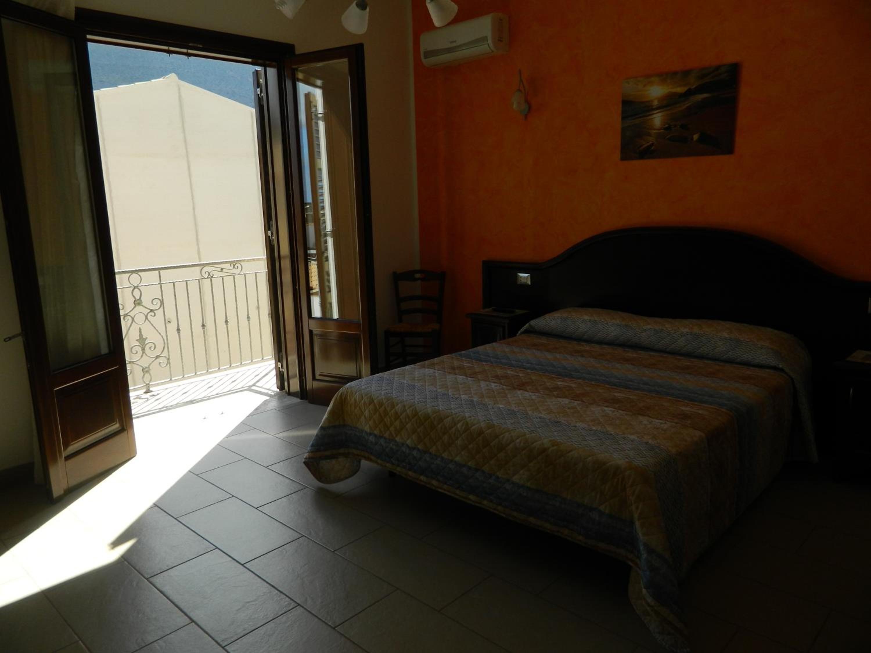 Quadruple Room with Balcony photo 2