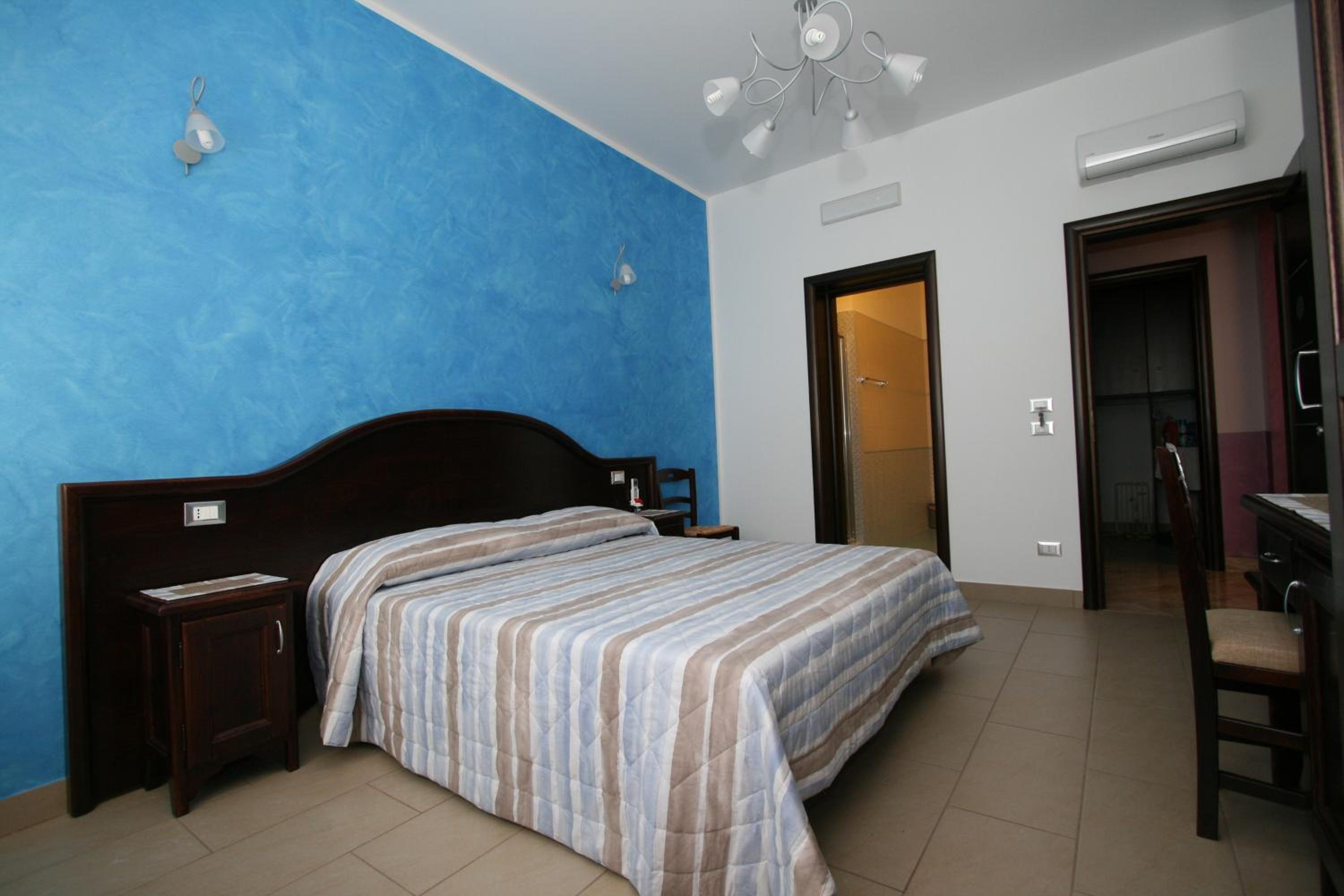 Double Room with Private Bathroom photo 2