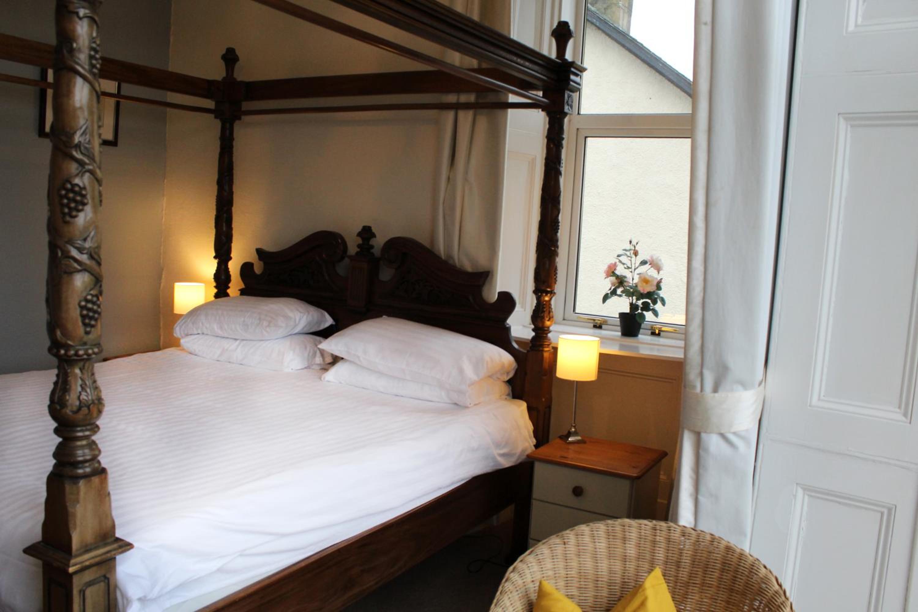 Double Room with Four Poster Bed photo 3