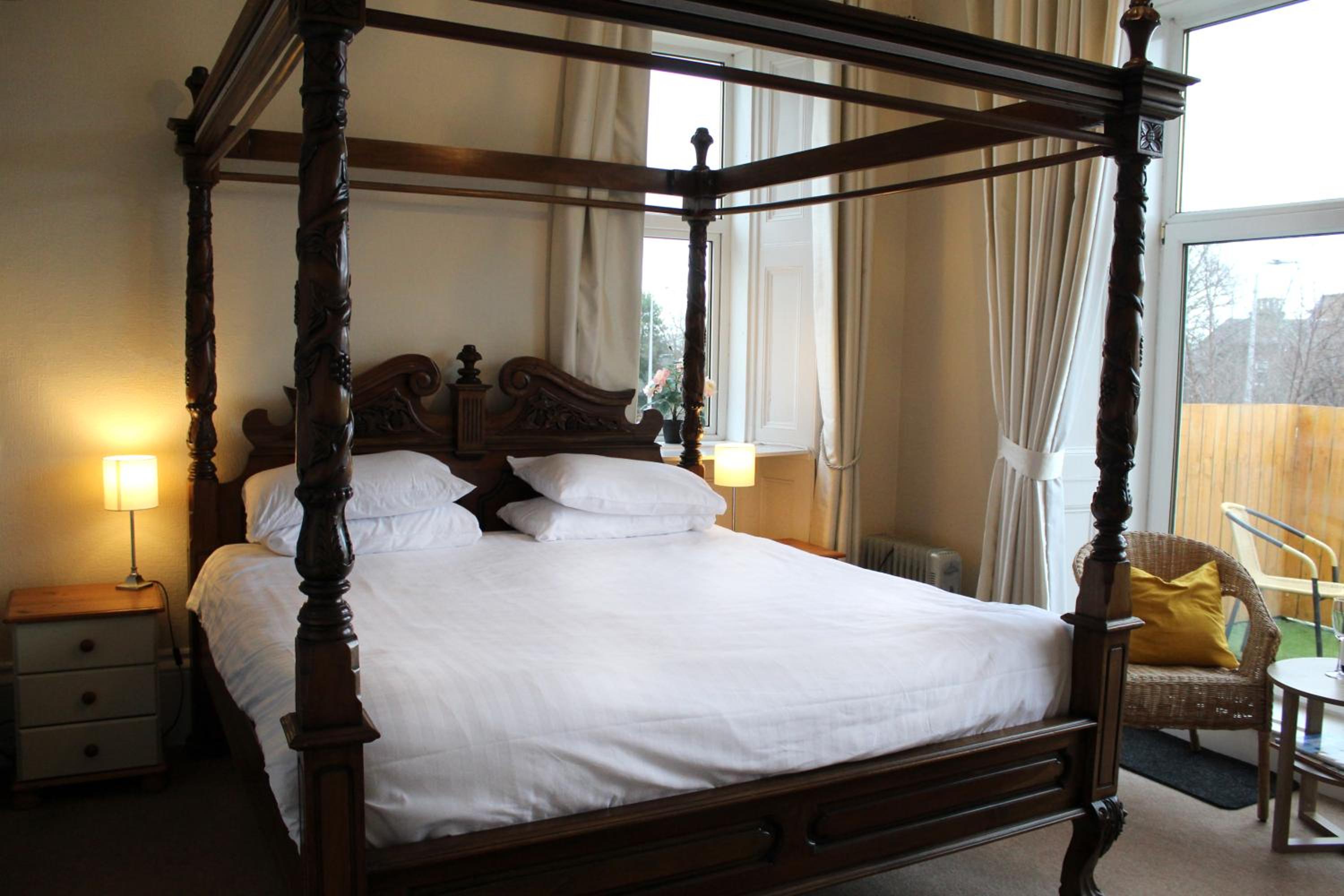 Double Room with Four Poster Bed photo 2