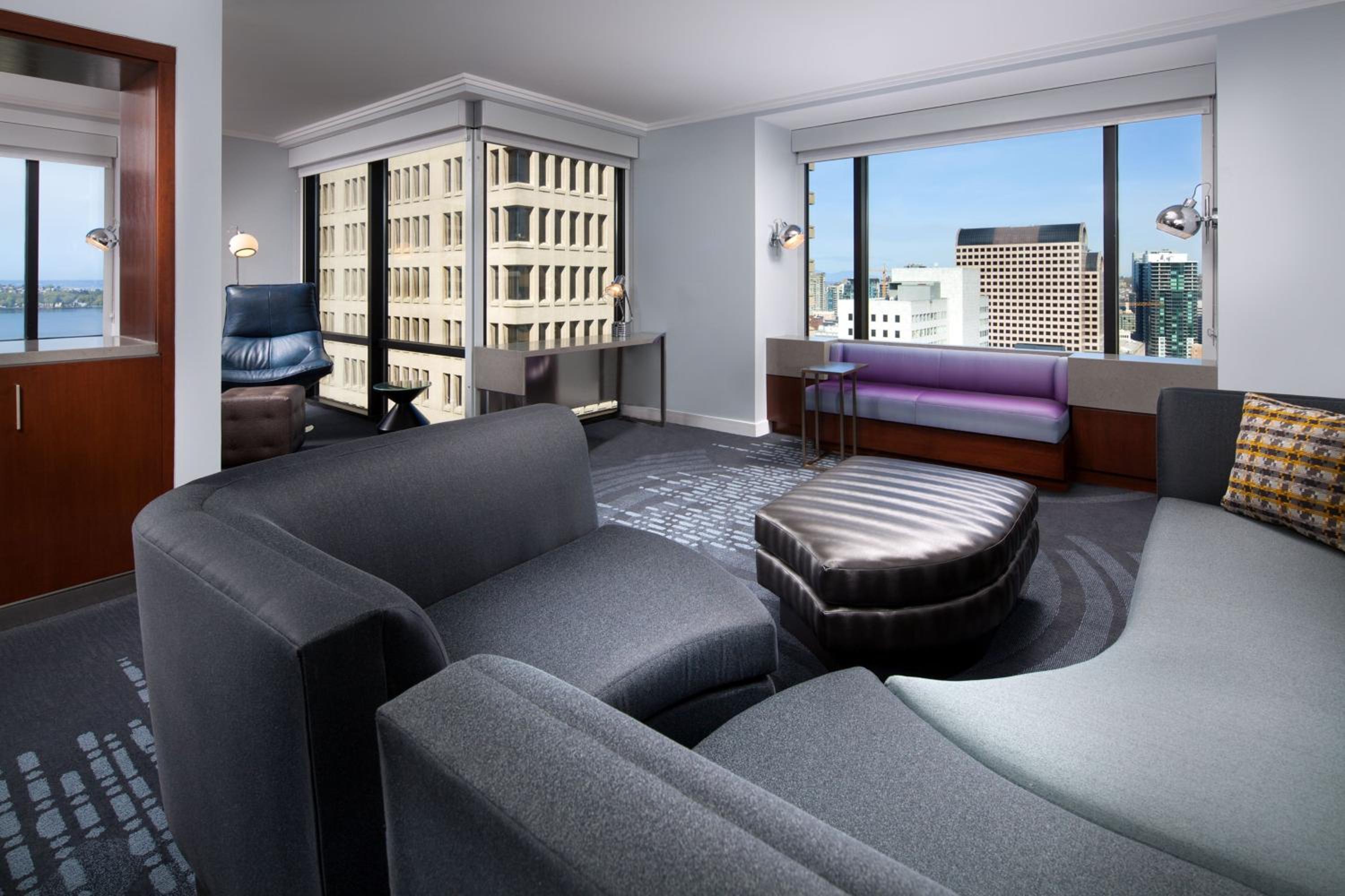 One-Bedroom Vise Presidential Suite with City View