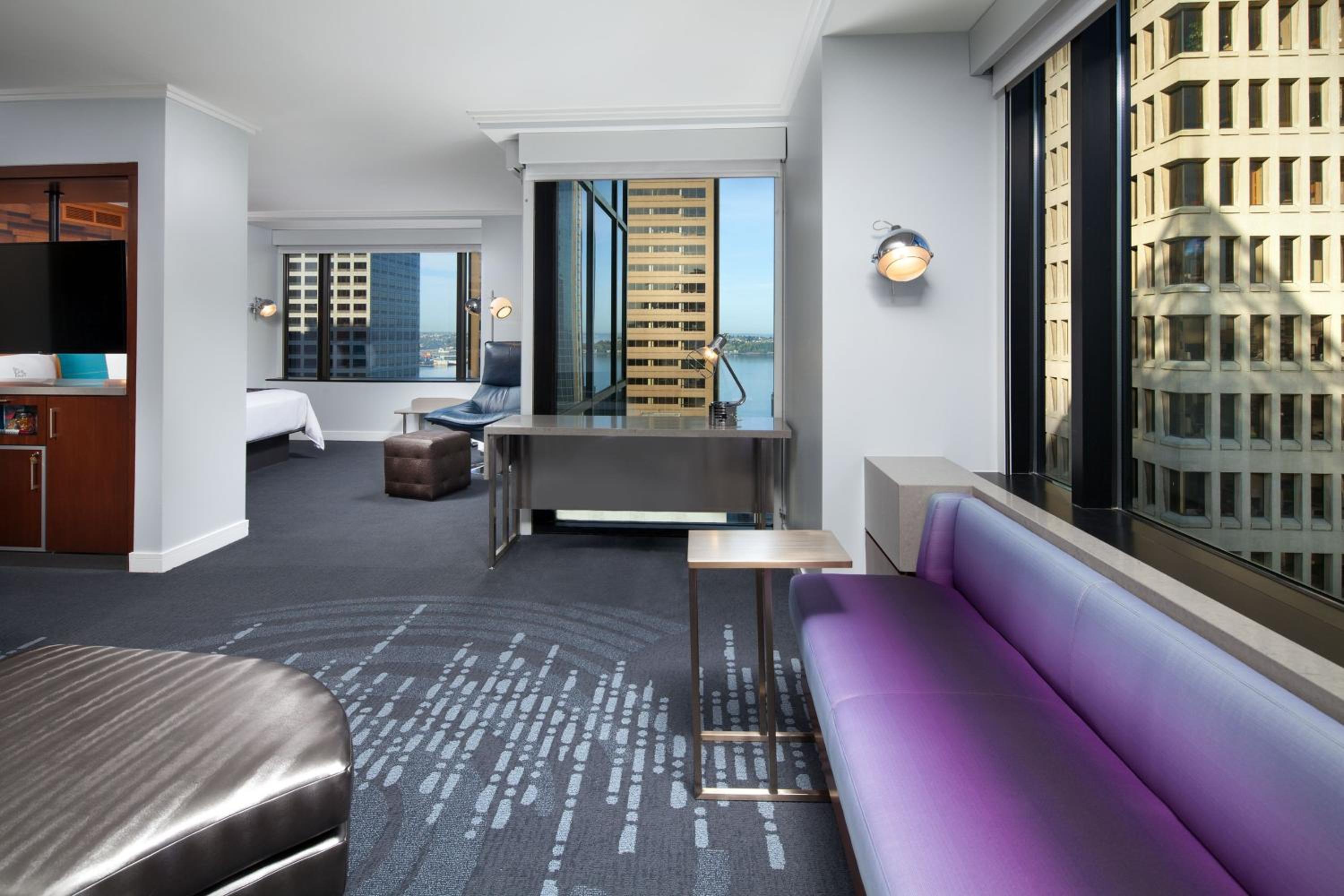 One-Bedroom Vise Presidential Suite with City View
