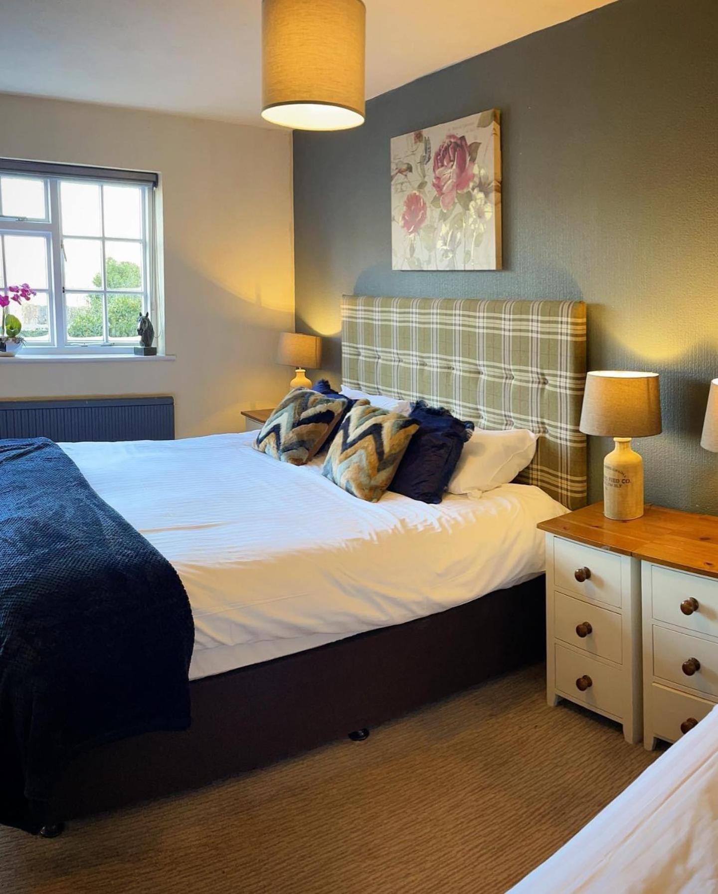 Twin Room with Shared Bathroom
