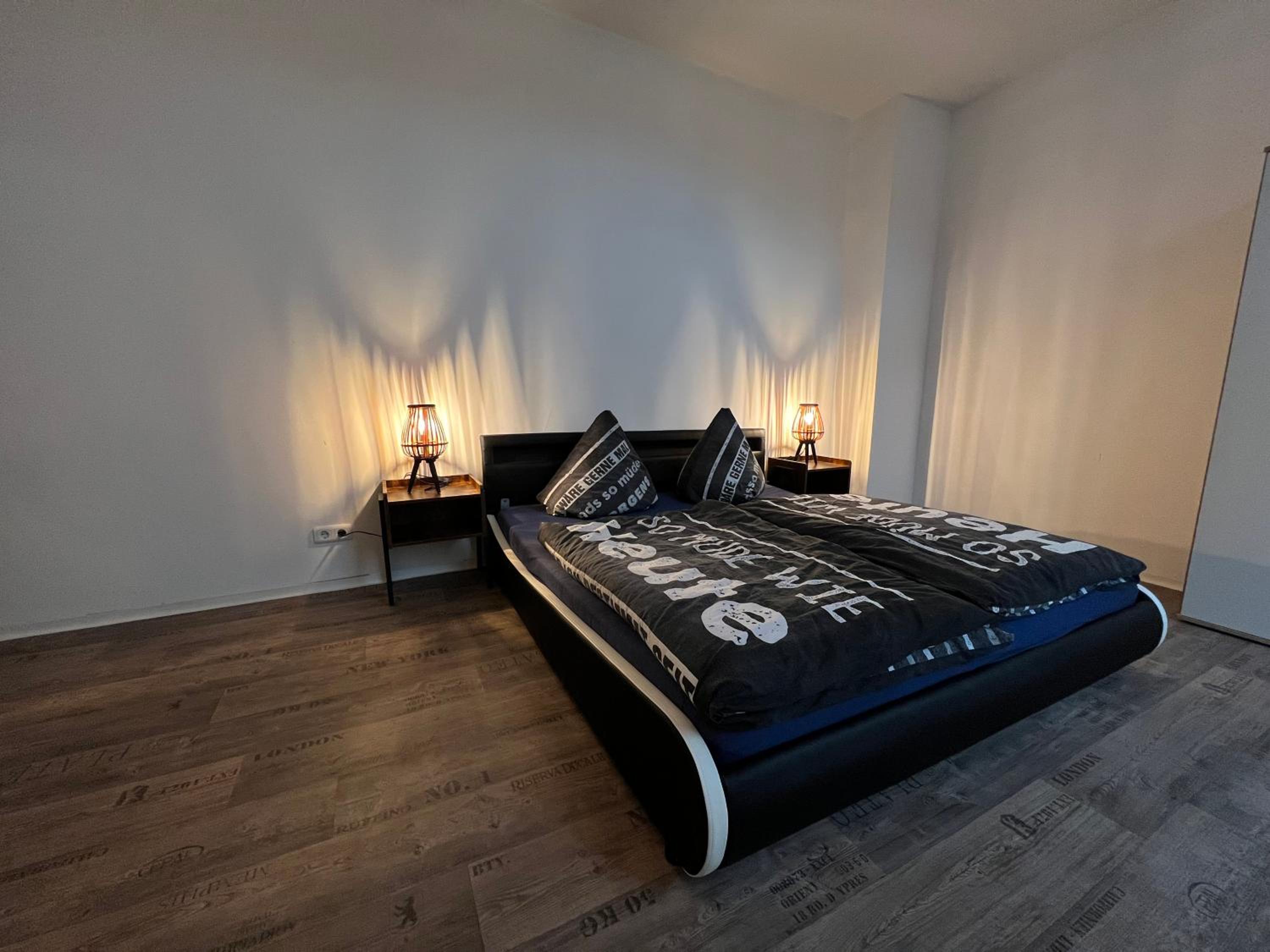 One-Bedroom Apartment - Photo 2