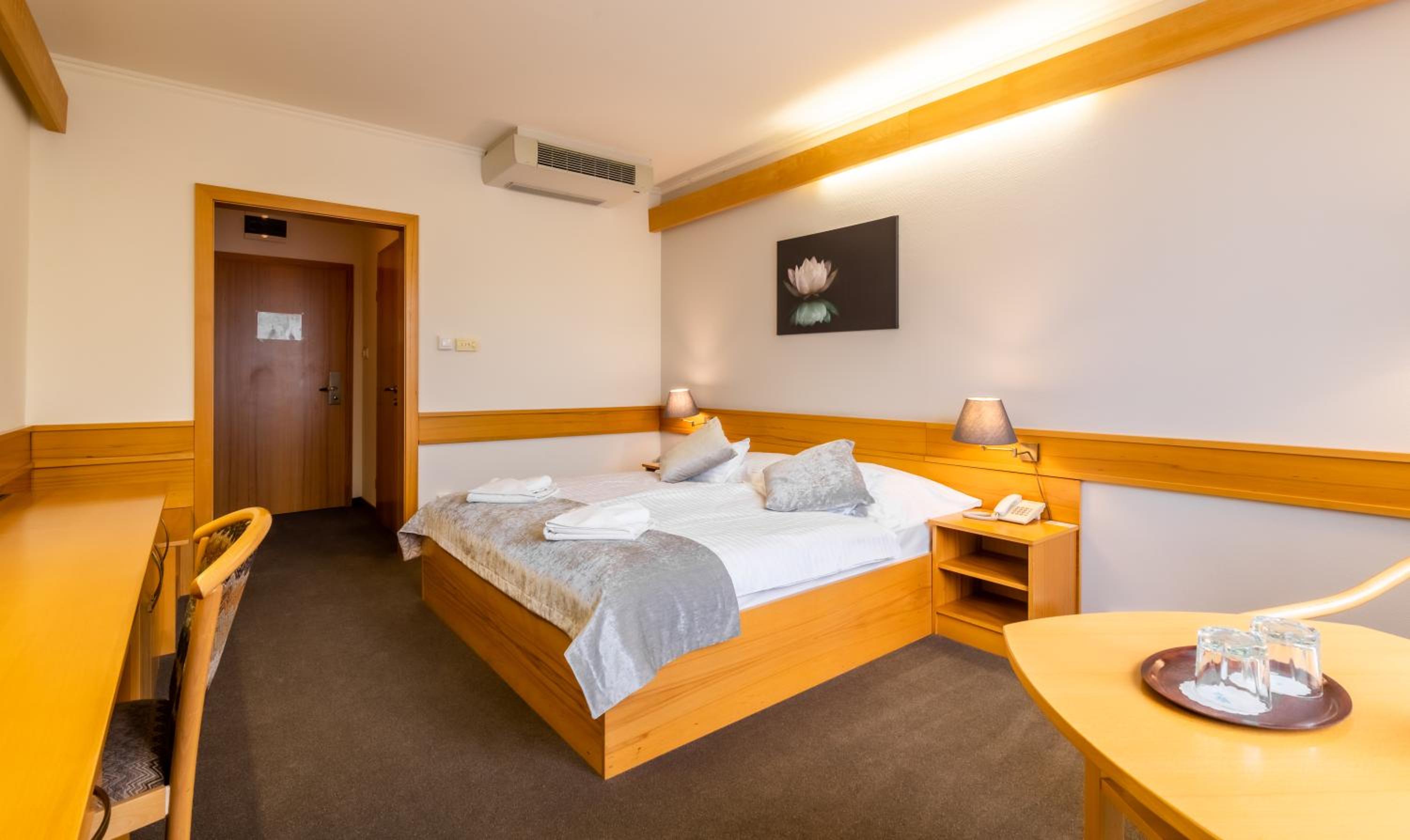 Superior Room with a Double Bed - Photo 13