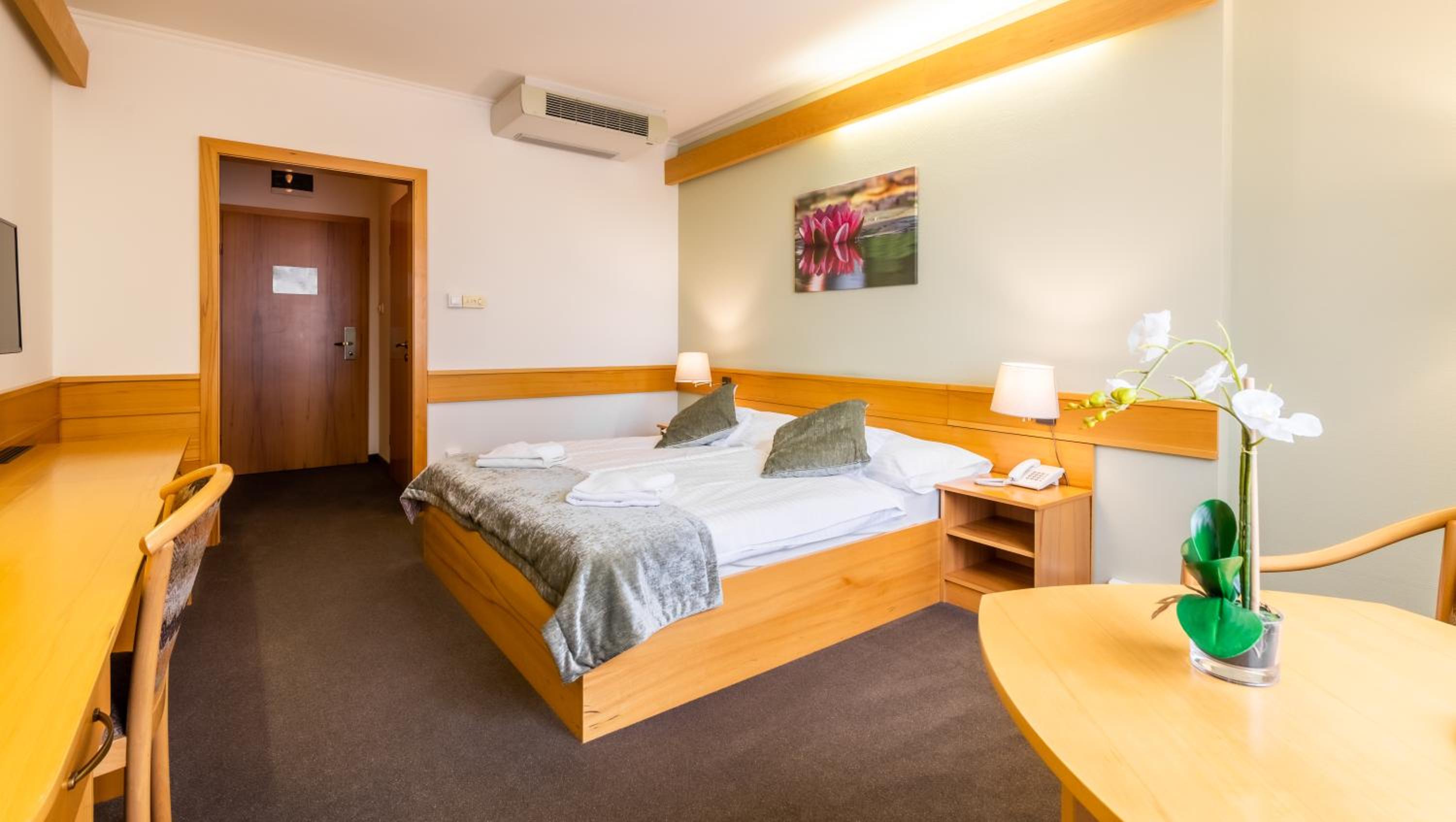 Superior Room with a Double Bed - Photo 11